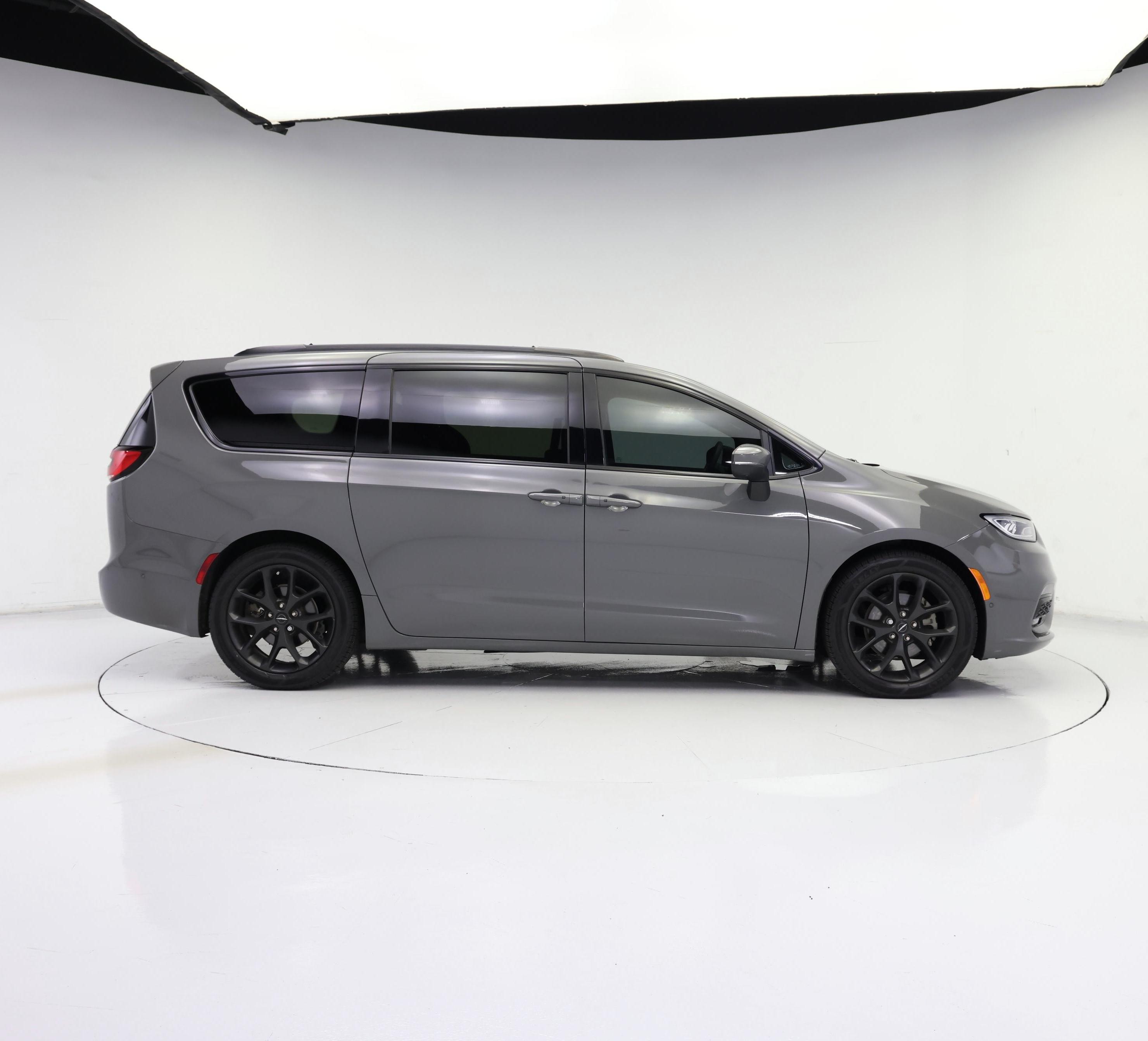 Thumbnail: 2023 Chrysler Pacifica - 7