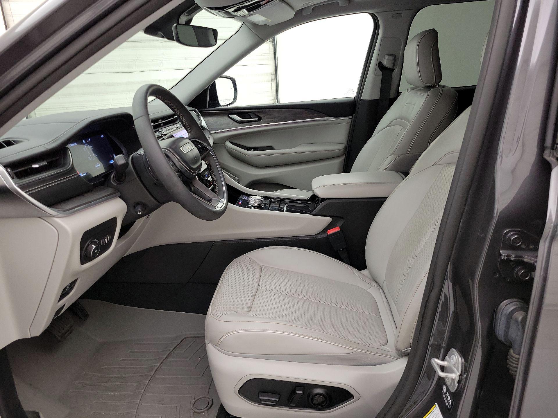 Thumbnail: 2023 Jeep Grand Cherokee L - 11