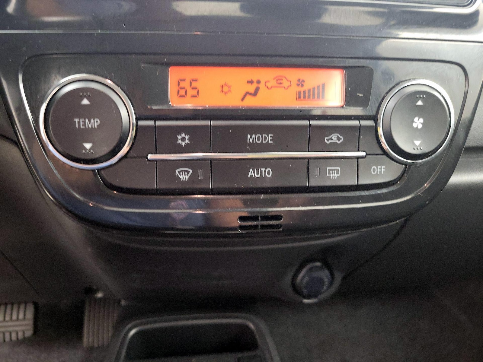 2024 Mitsubishi Mirage ES - Photo 17