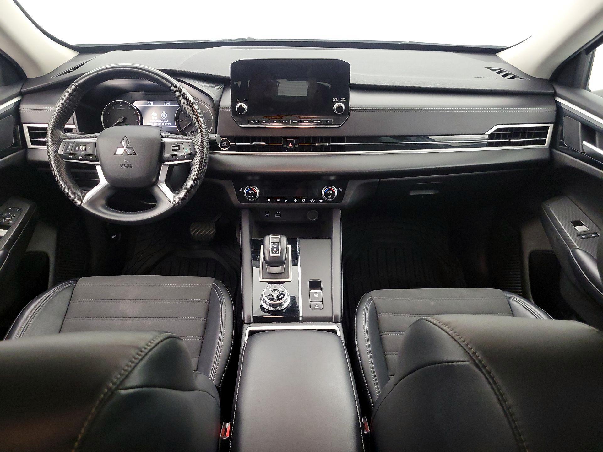 Thumbnail: 2023 Mitsubishi Outlander - 9
