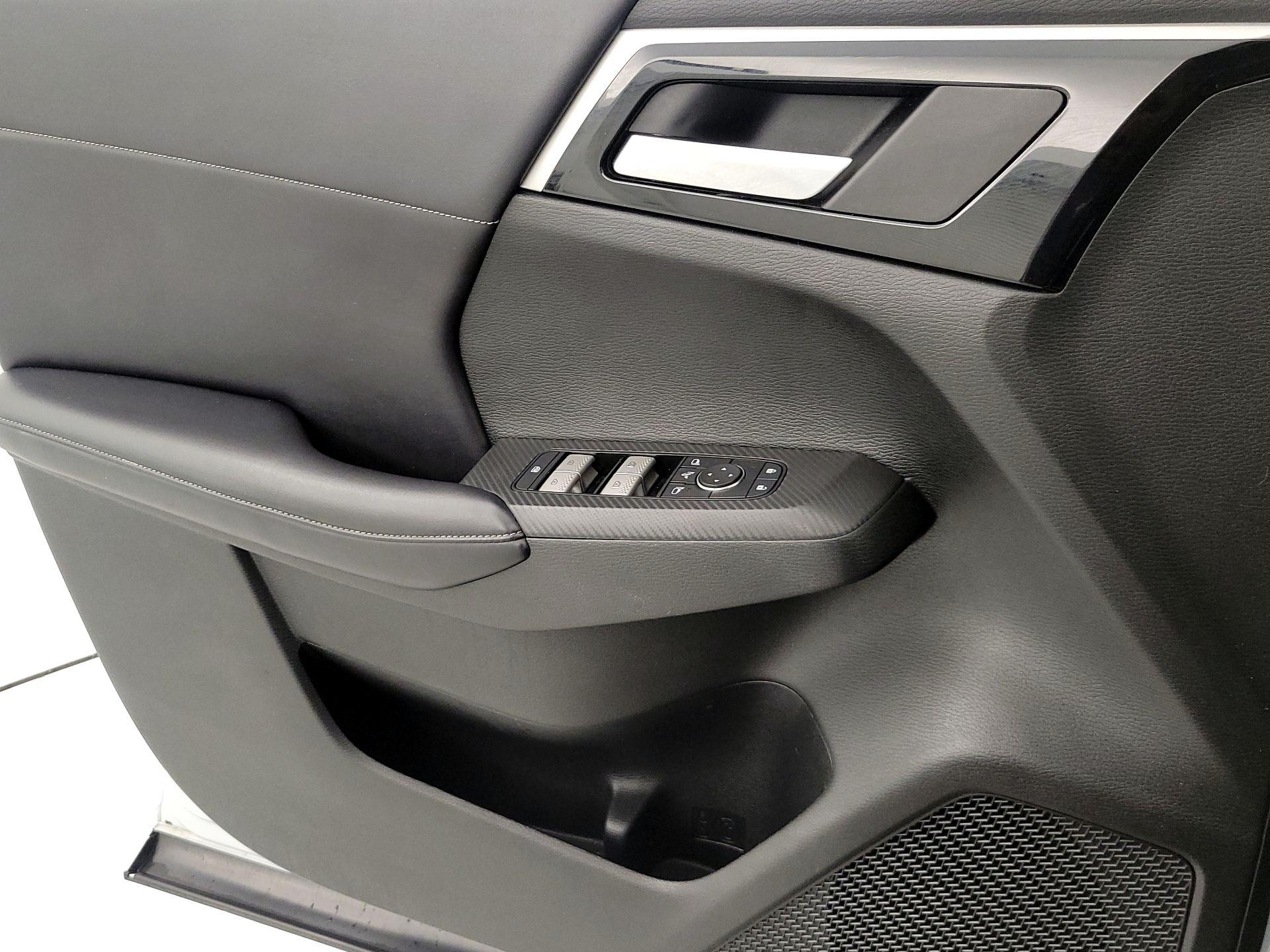 Thumbnail: 2023 Mitsubishi Outlander - 12