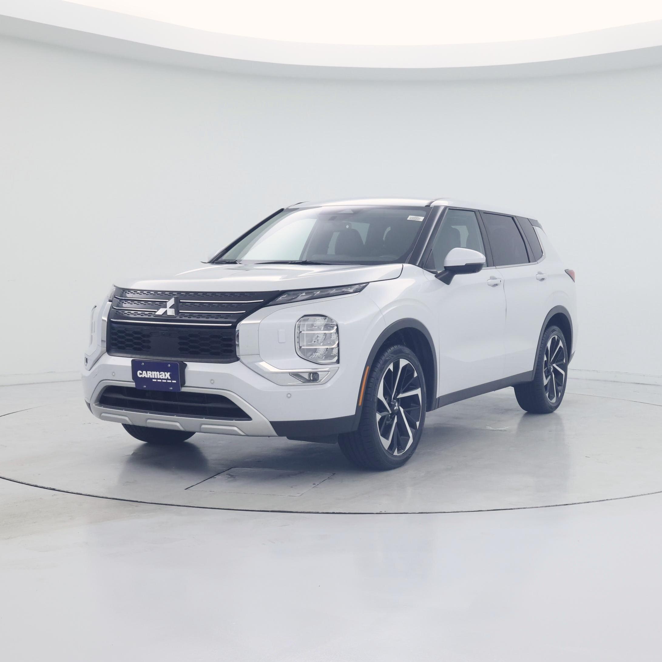 Thumbnail: 2023 Mitsubishi Outlander - 4