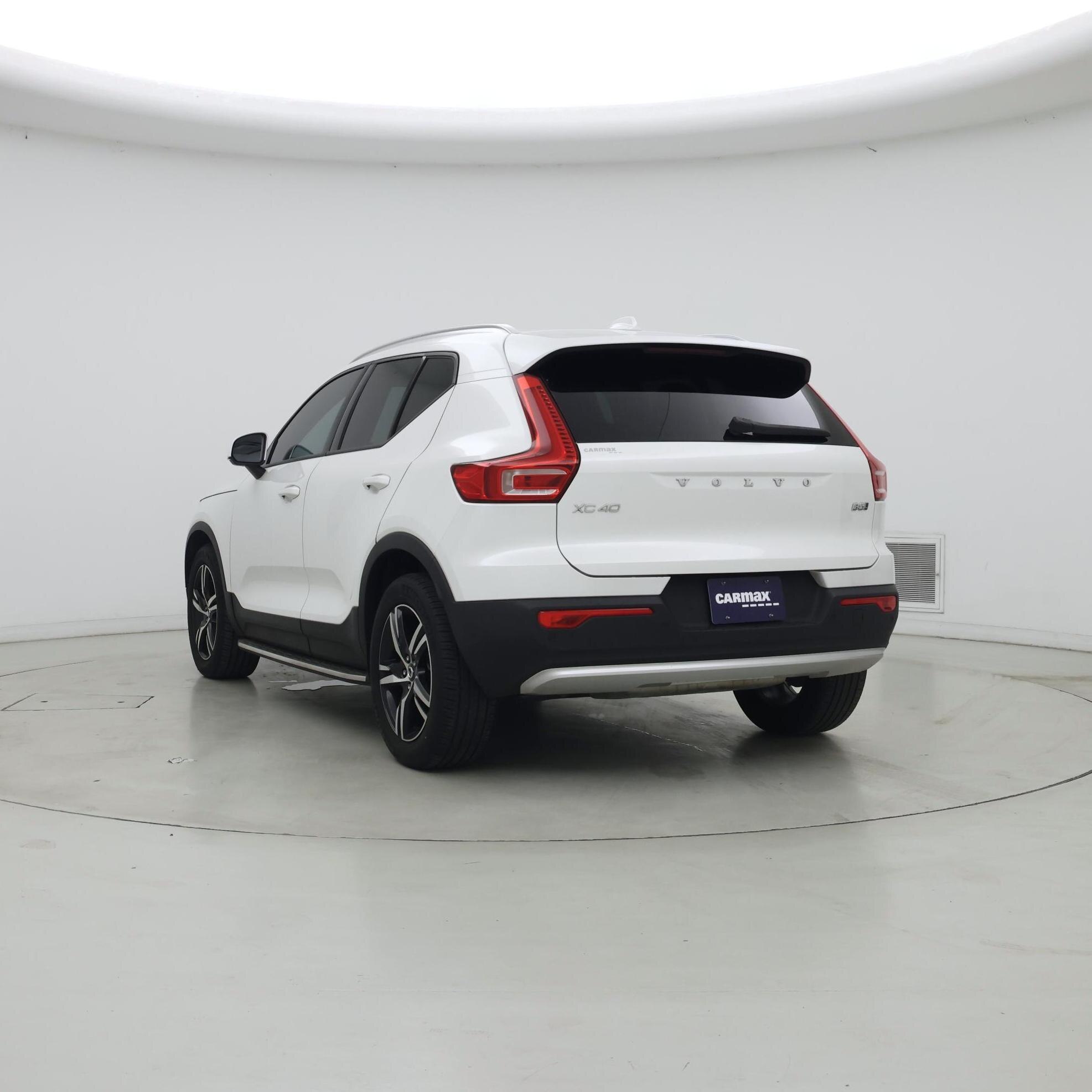 Thumbnail: 2023 Volvo XC40 - 2