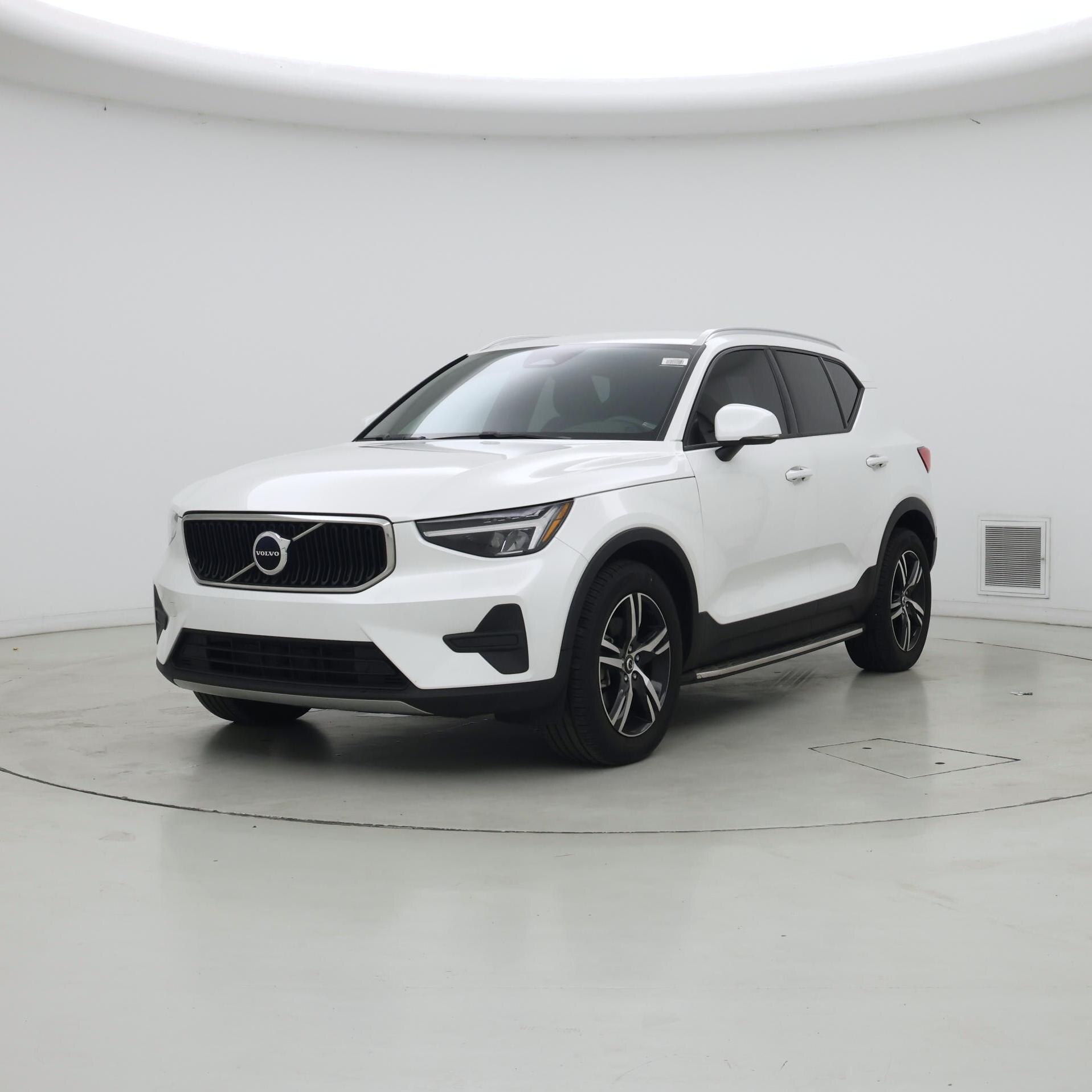 Thumbnail: 2023 Volvo XC40 - 4