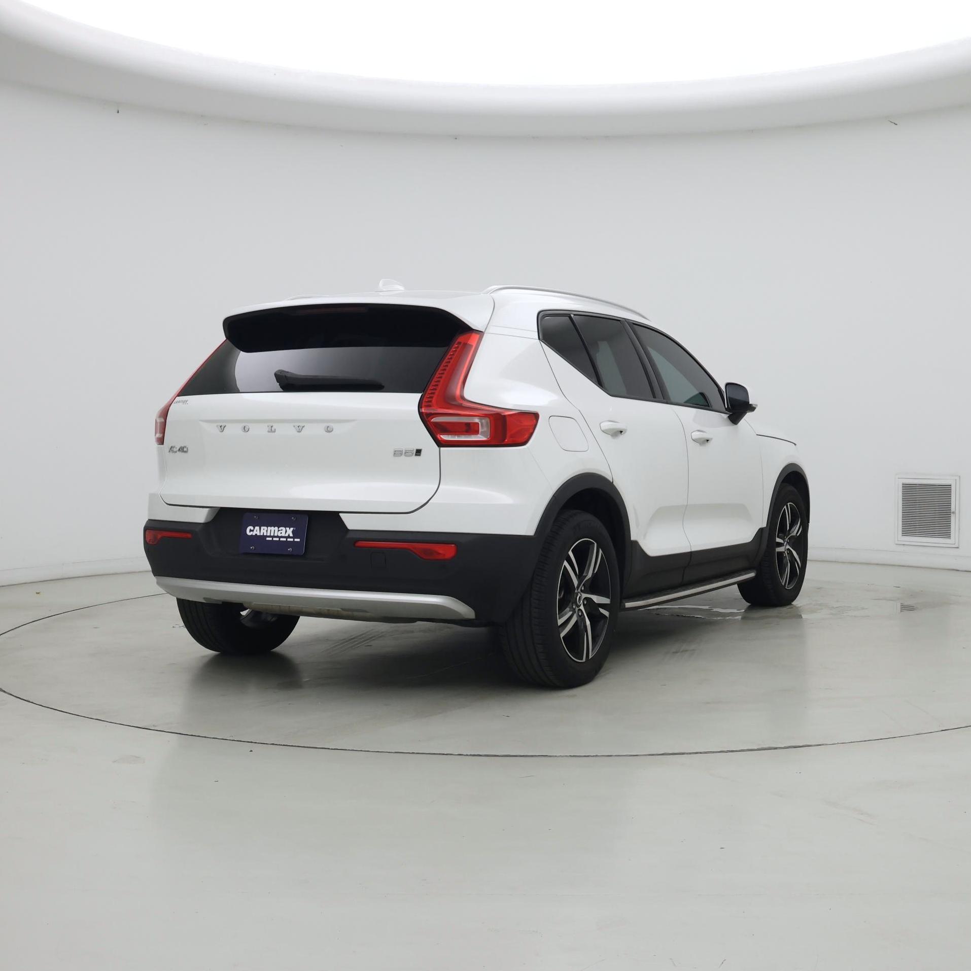 Thumbnail: 2023 Volvo XC40 - 8