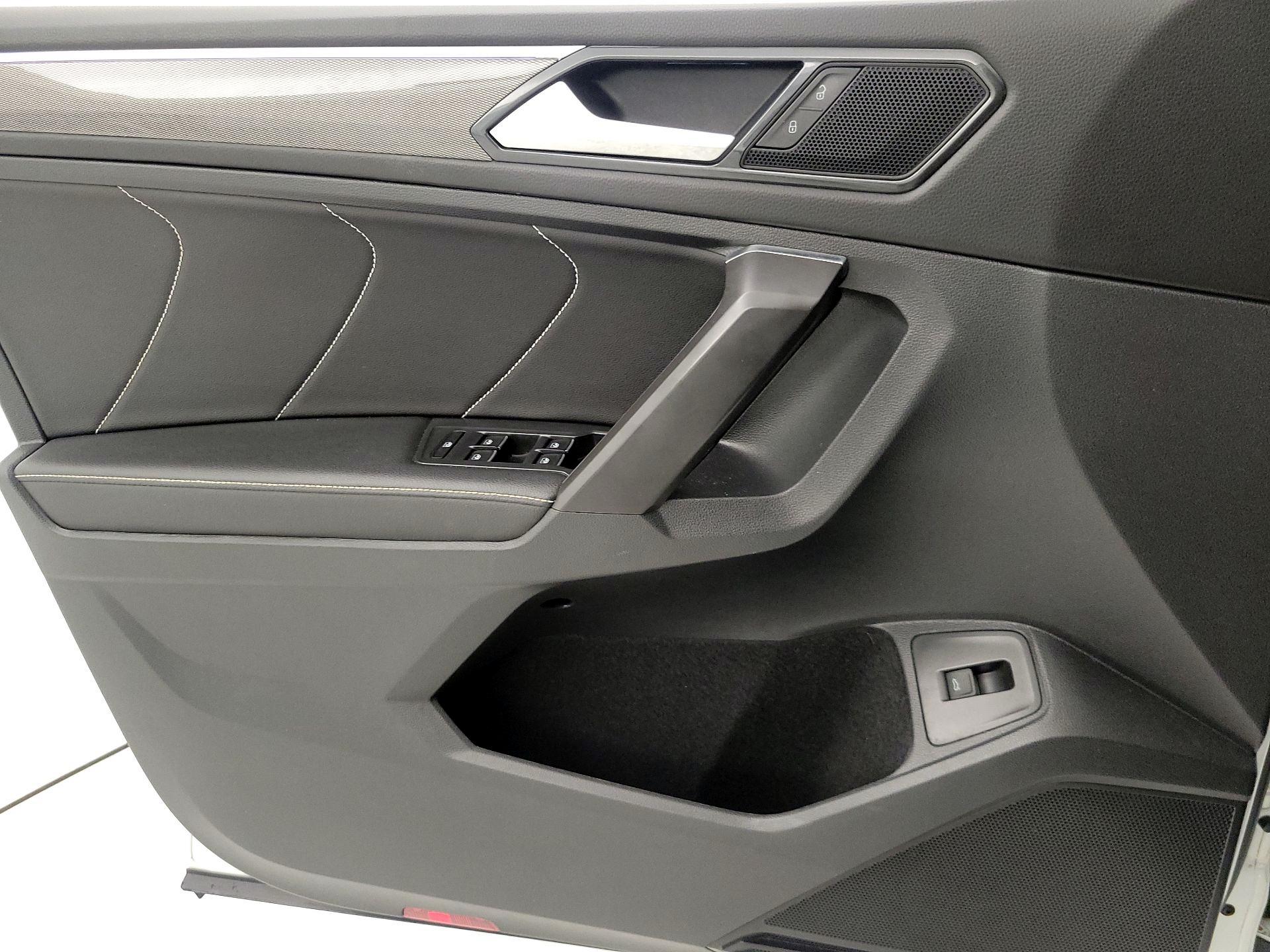 Thumbnail: 2022 Volkswagen Tiguan - 12