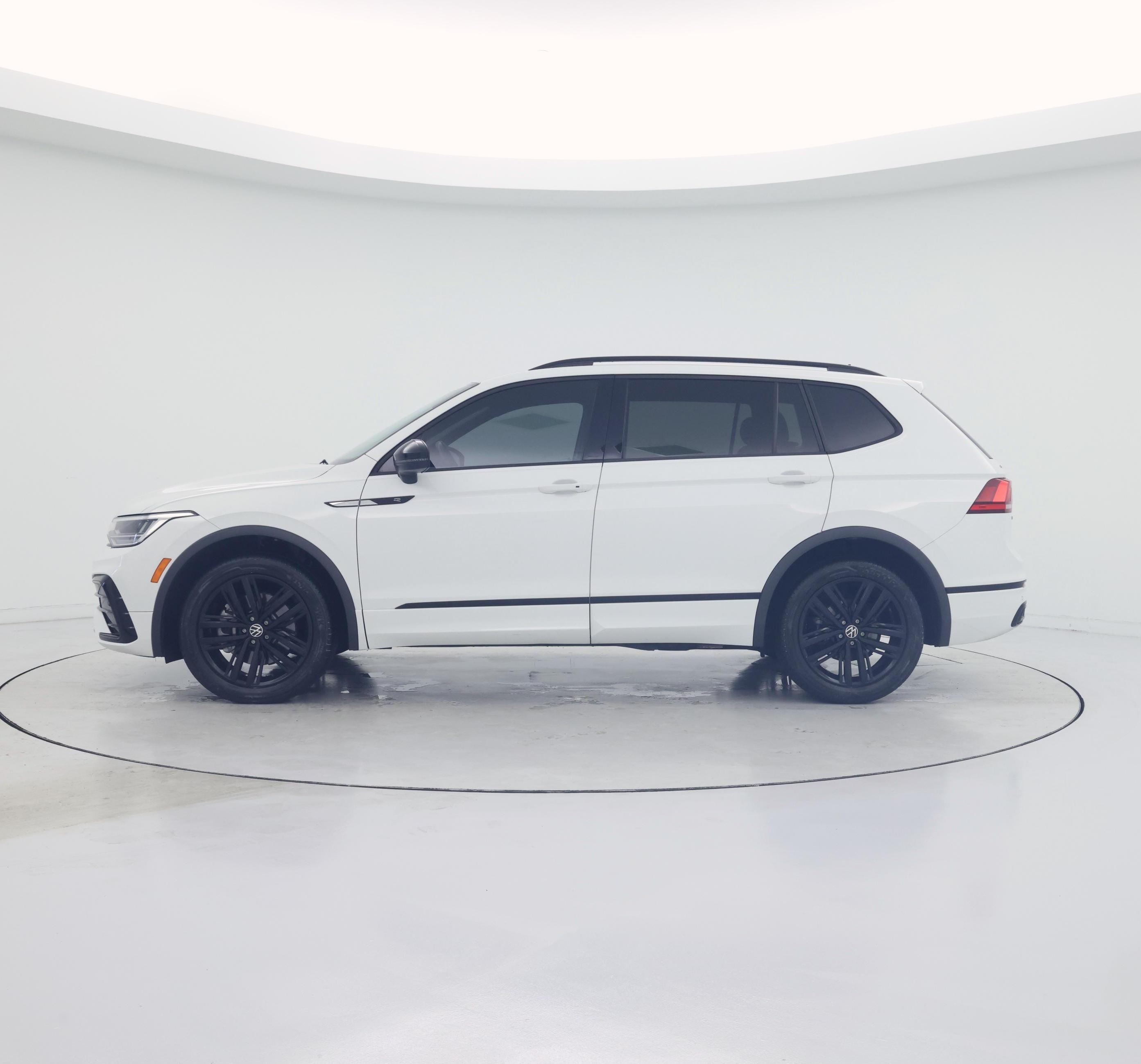 Thumbnail: 2022 Volkswagen Tiguan - 3