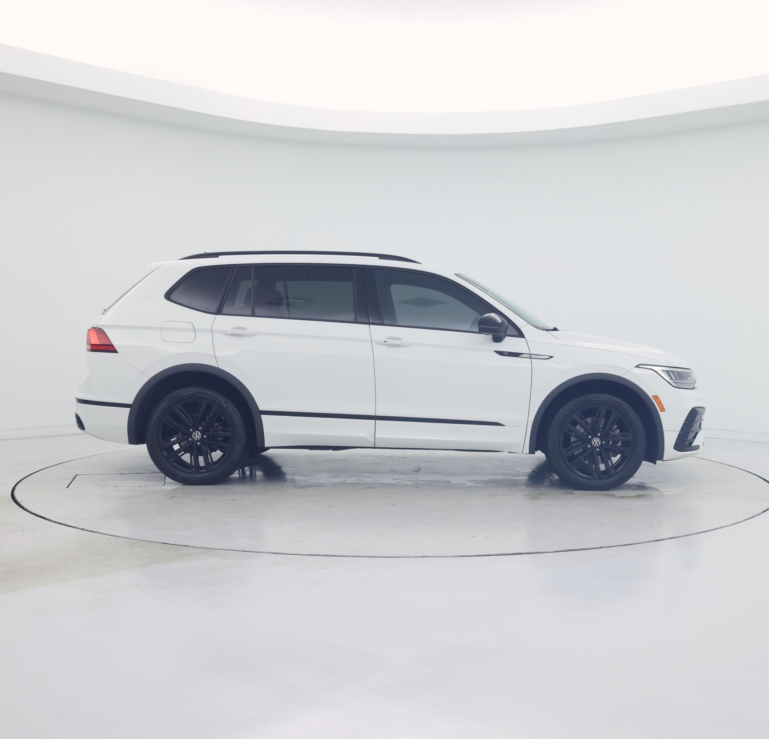 Thumbnail: 2022 Volkswagen Tiguan - 7