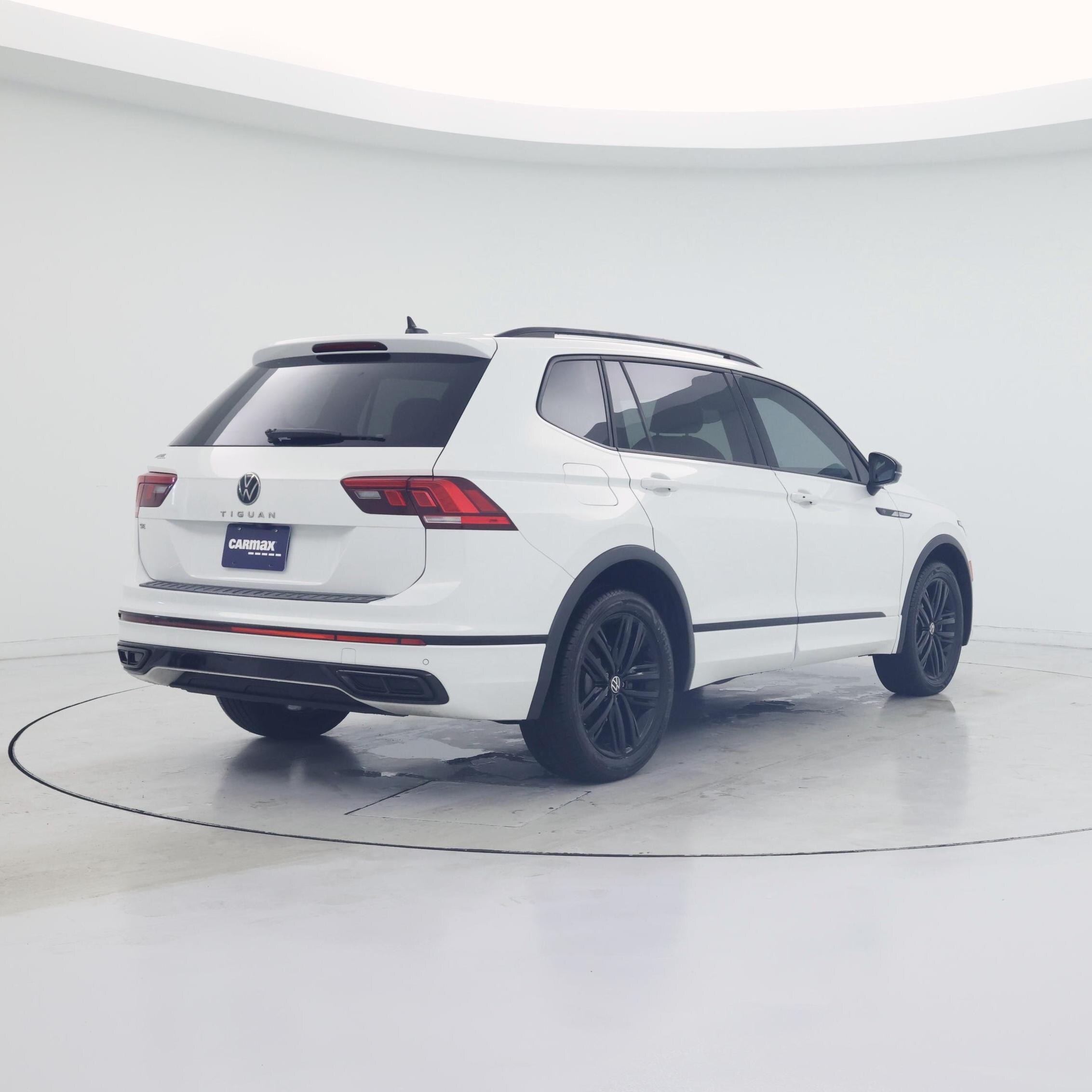 Thumbnail: 2022 Volkswagen Tiguan - 8