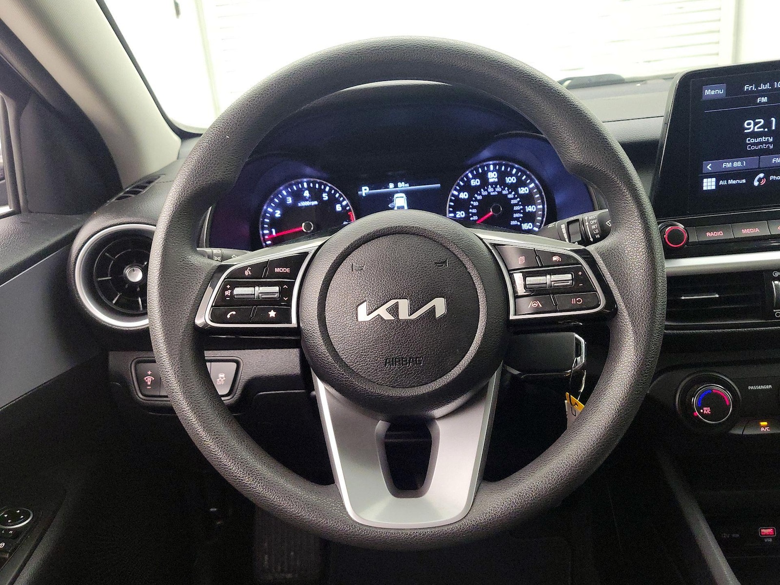 2024 Kia Forte LXS - Photo 11