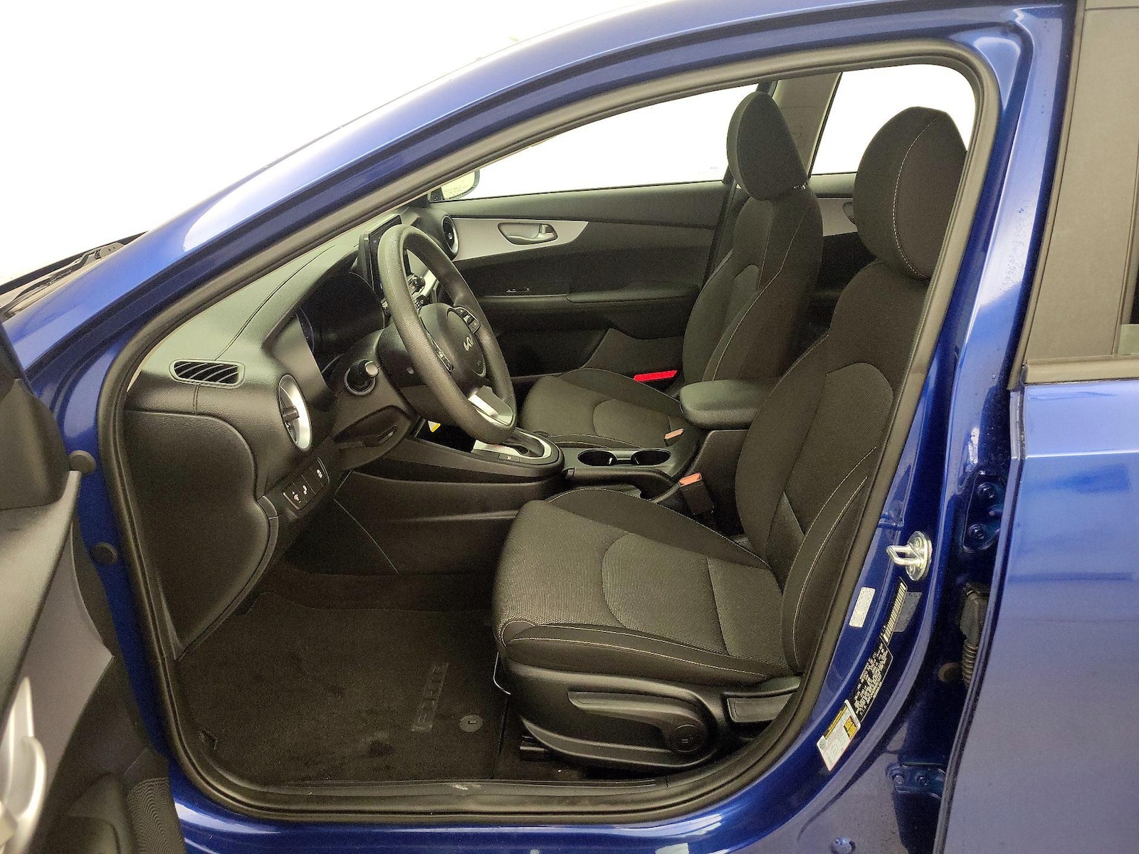 2024 Kia Forte LXS - Photo 12