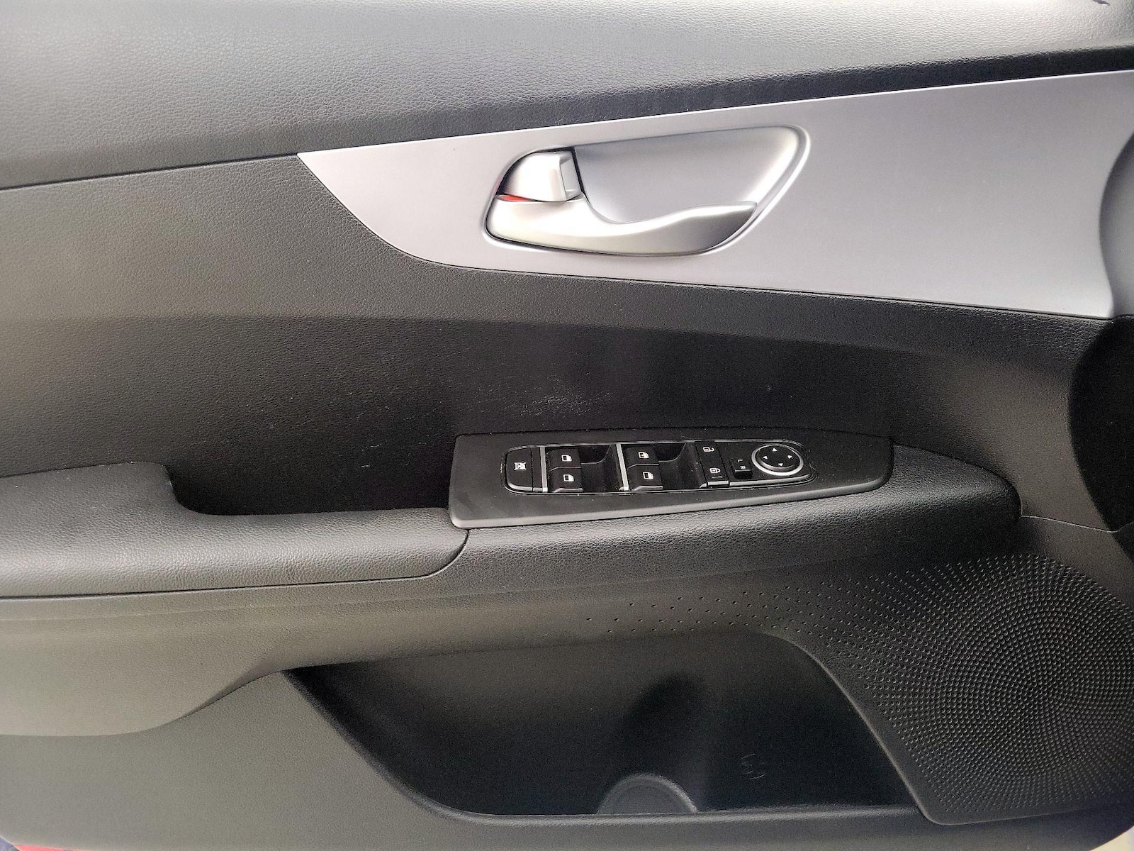 2024 Kia Forte LXS - Photo 13