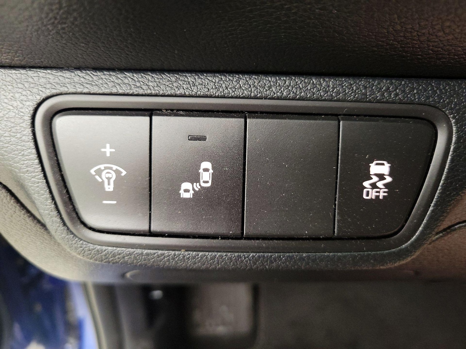 2024 Kia Forte LXS - Photo 14