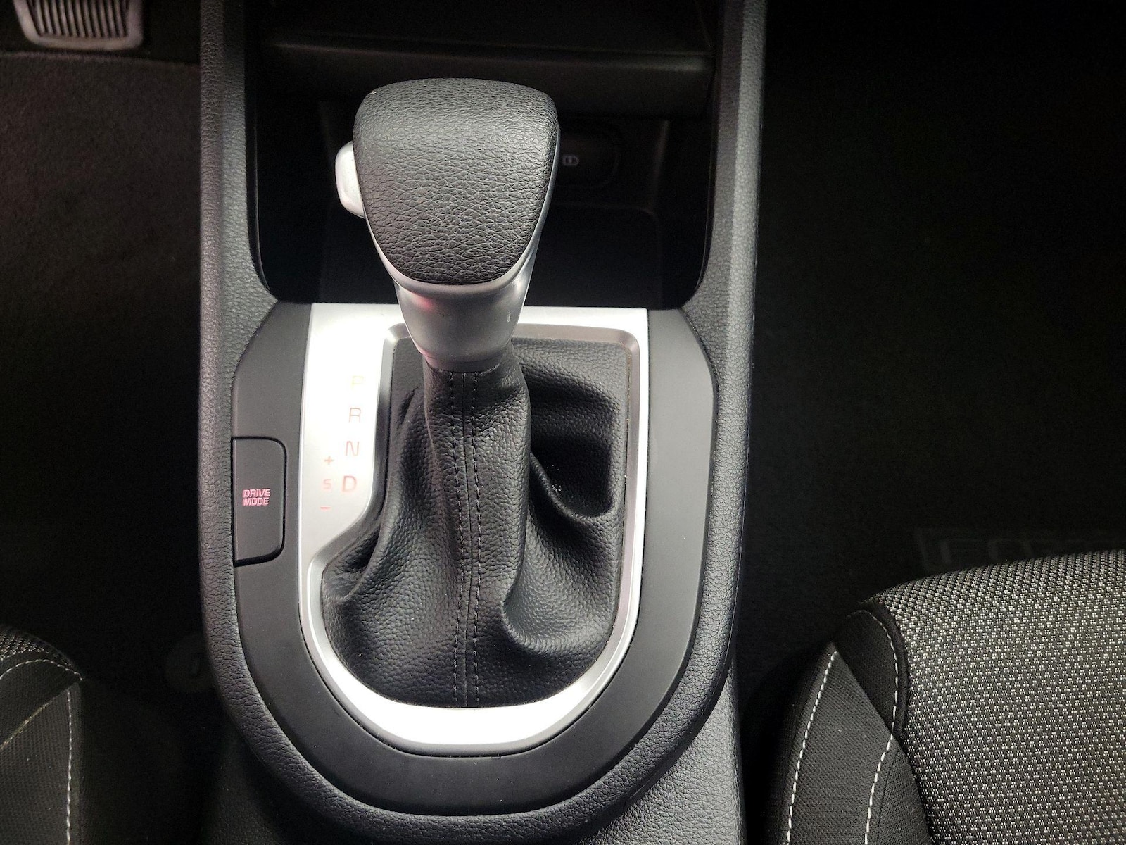 2024 Kia Forte LXS - Photo 18