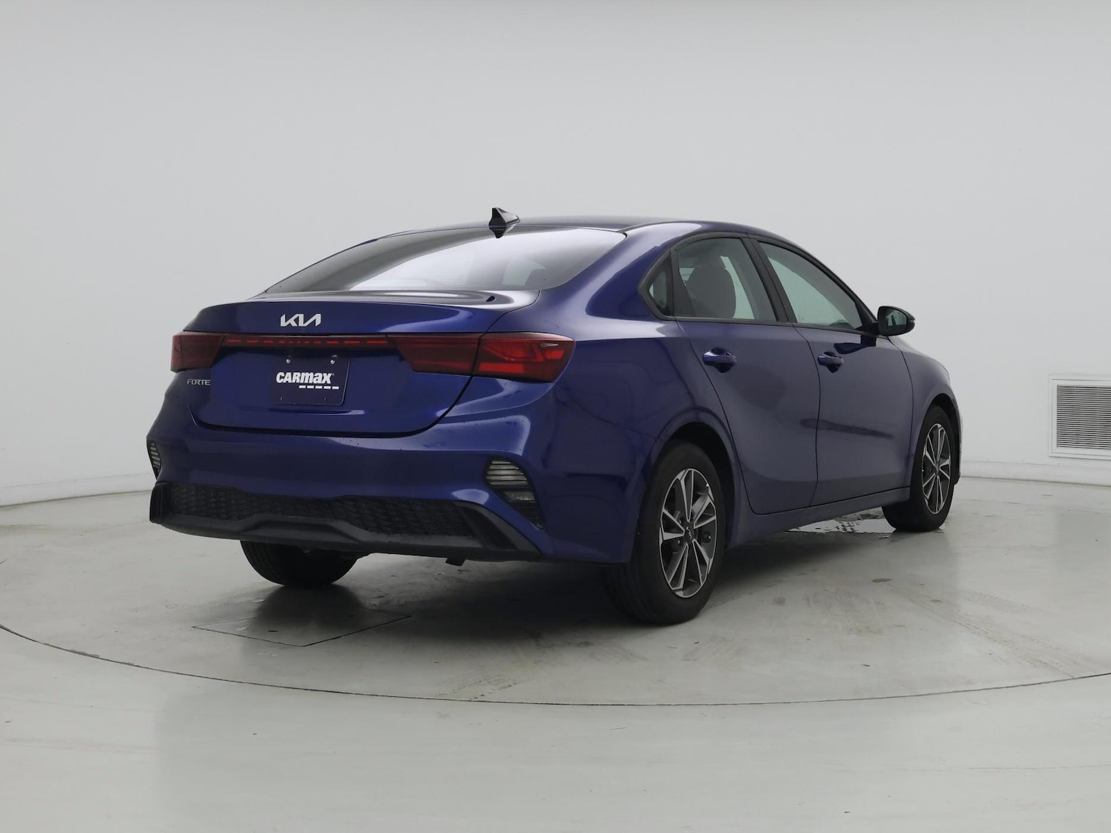 2024 Kia Forte LXS - Photo 9