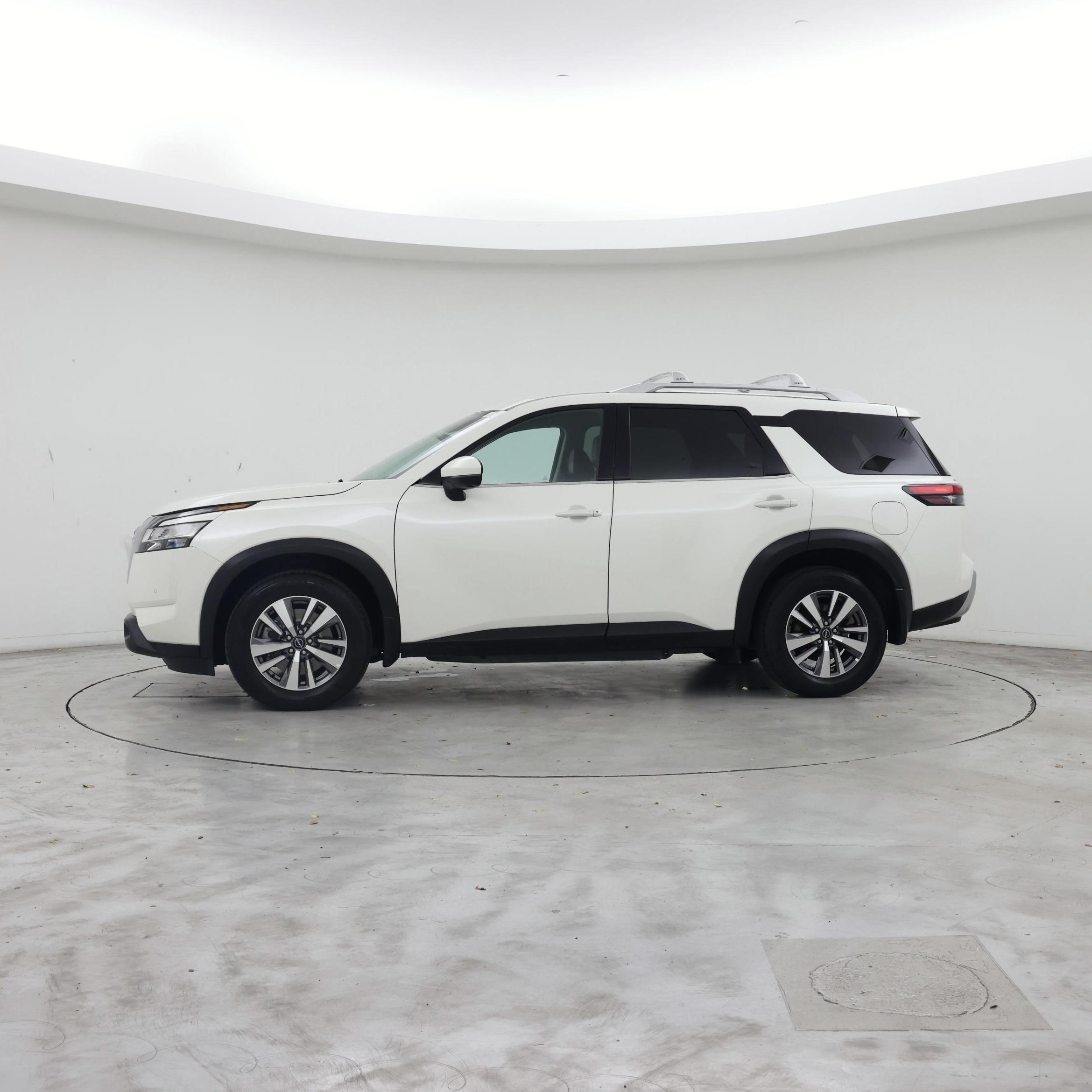 Thumbnail: 2023 Nissan Pathfinder - 3