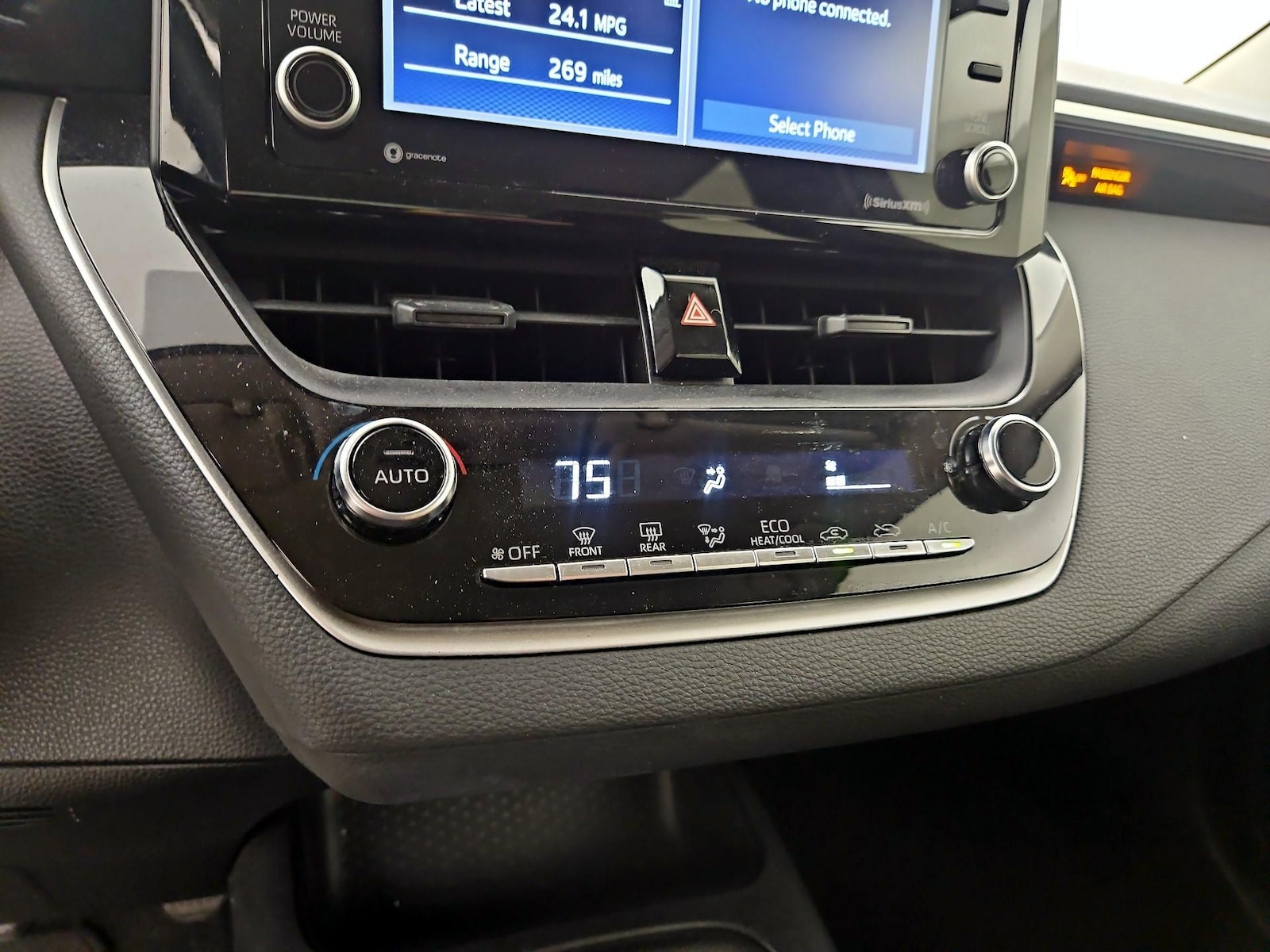 2022 Toyota Corolla LE - Photo 17