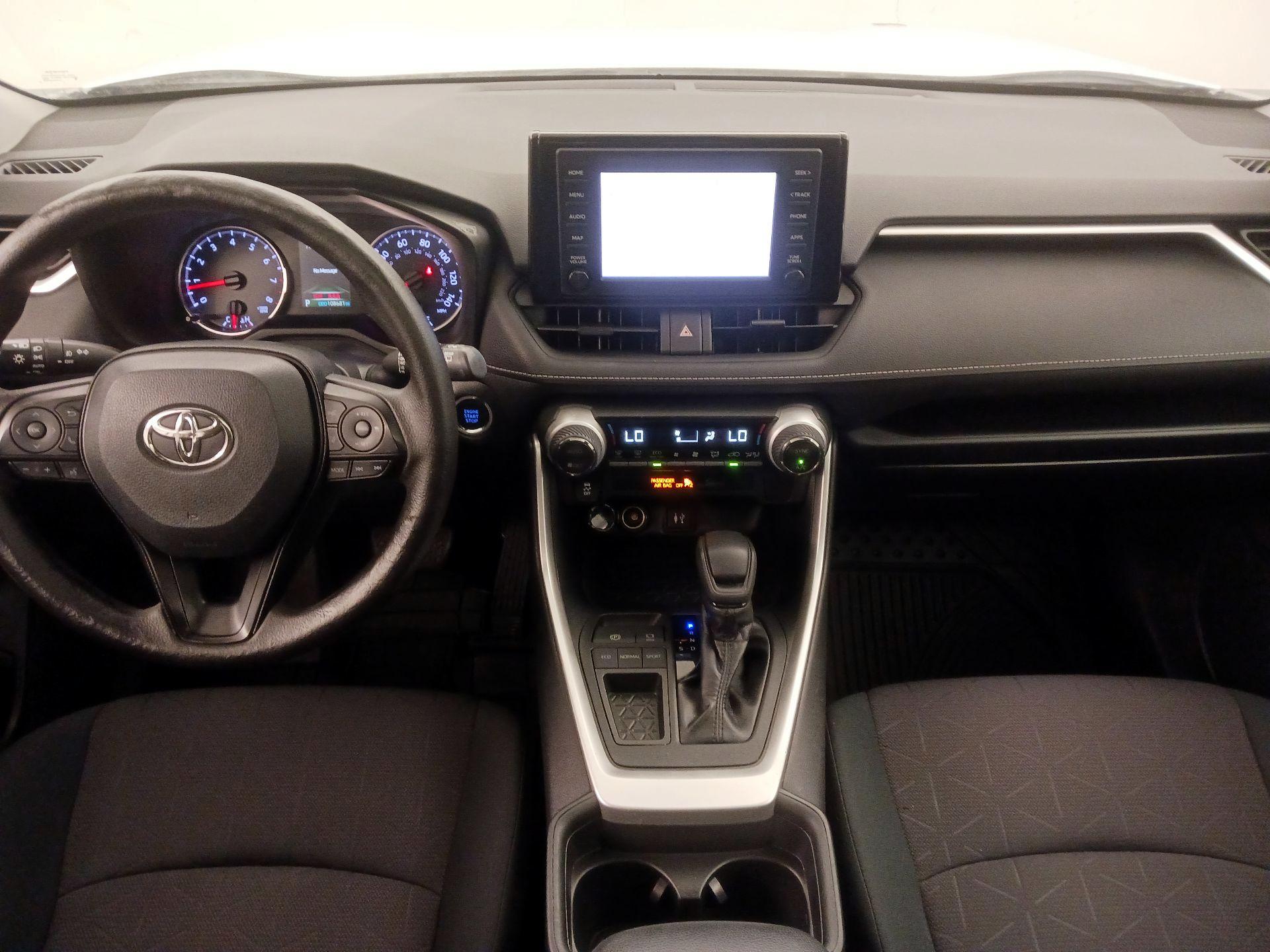 Thumbnail: 2019 Toyota RAV4 - 9