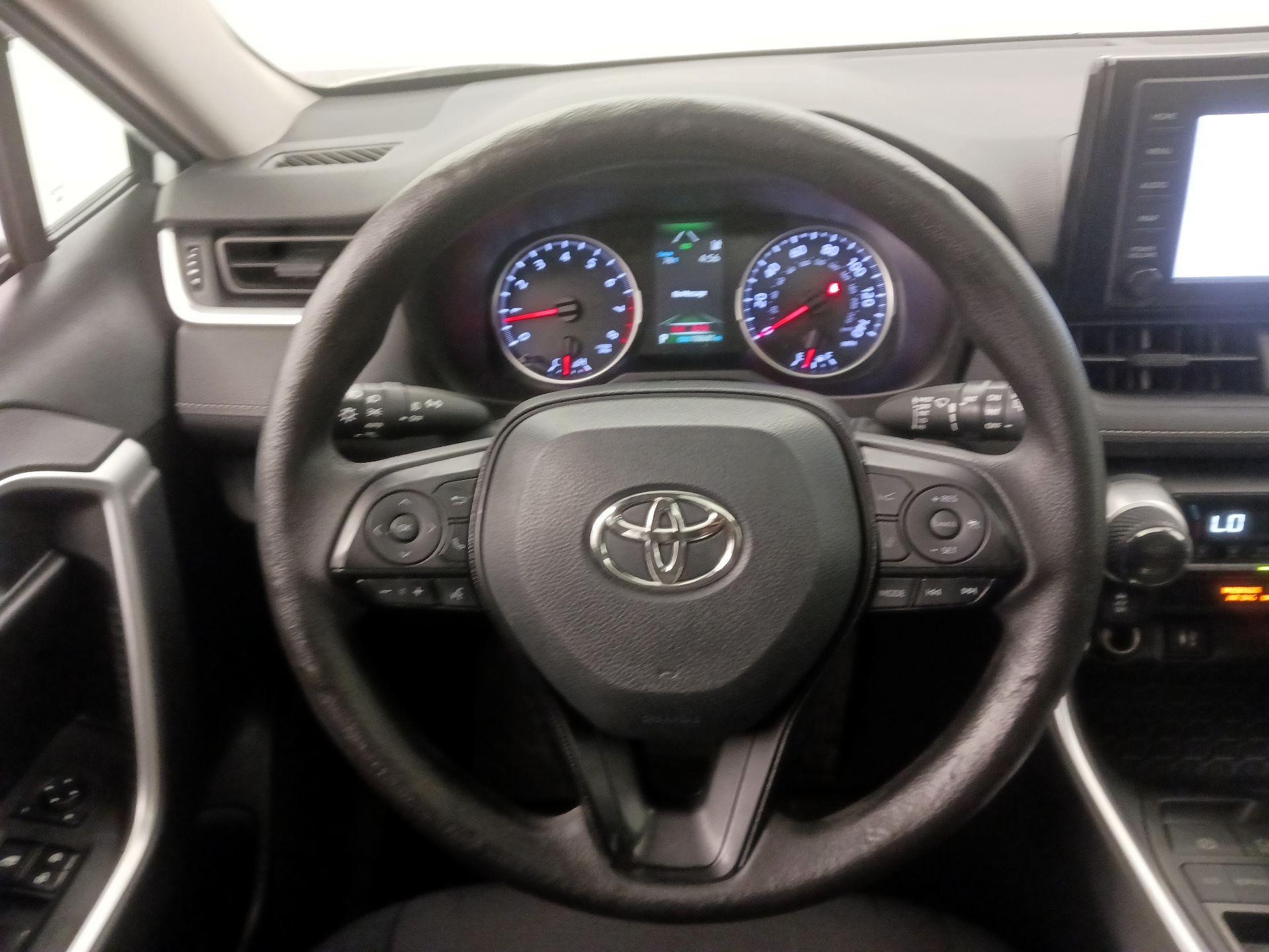 Thumbnail: 2019 Toyota RAV4 - 10