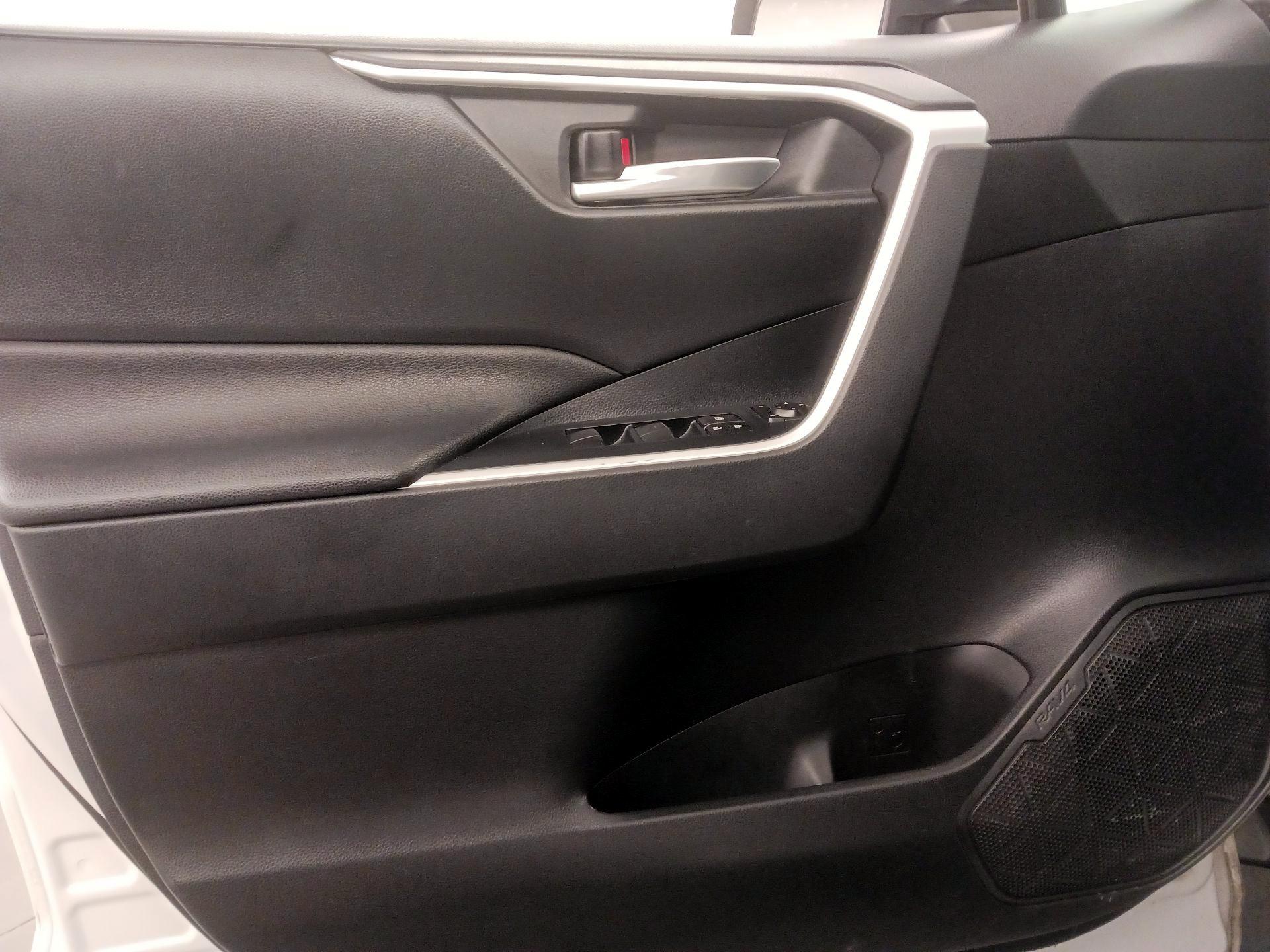 Thumbnail: 2019 Toyota RAV4 - 12