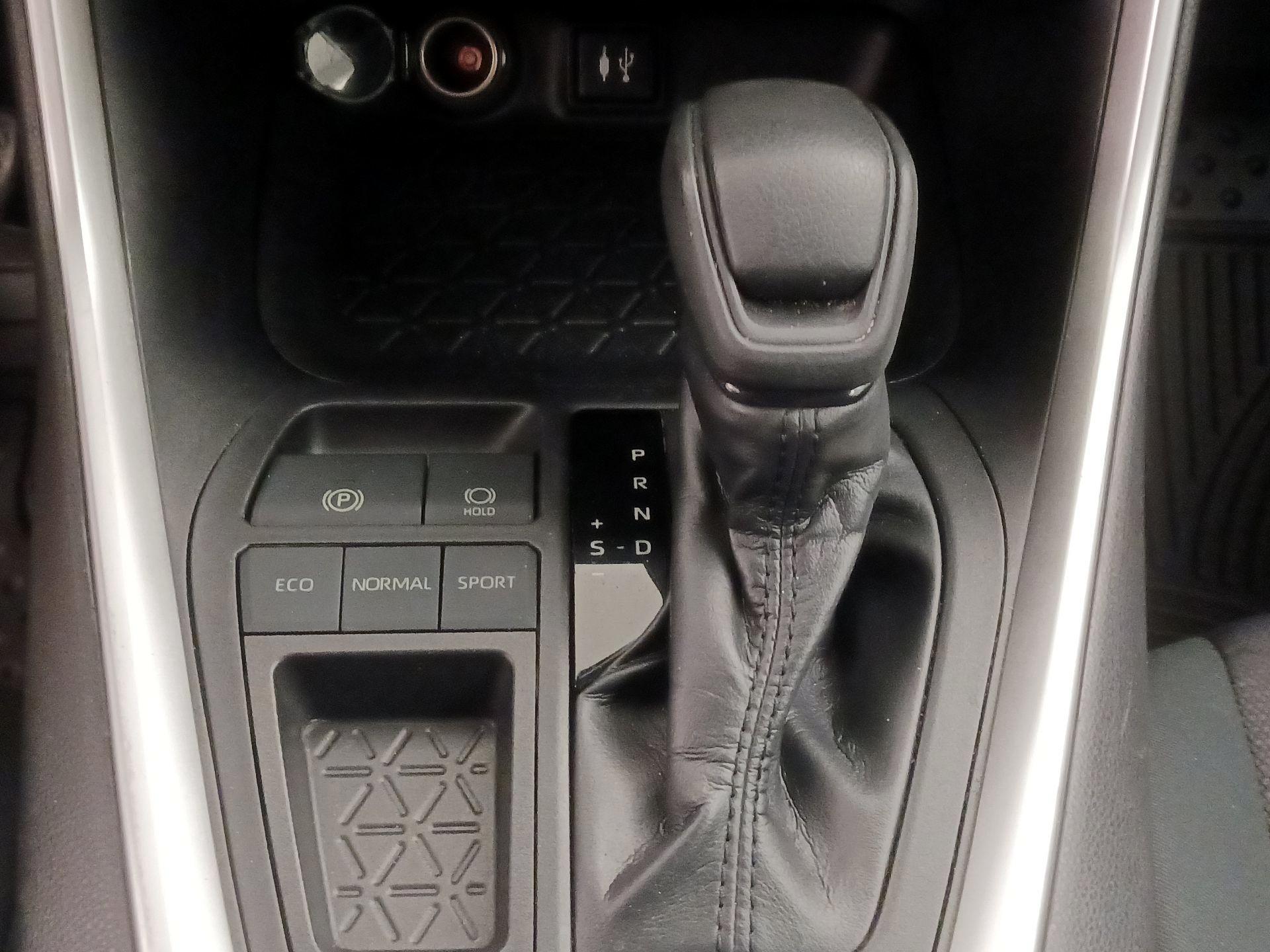 Thumbnail: 2019 Toyota RAV4 - 17
