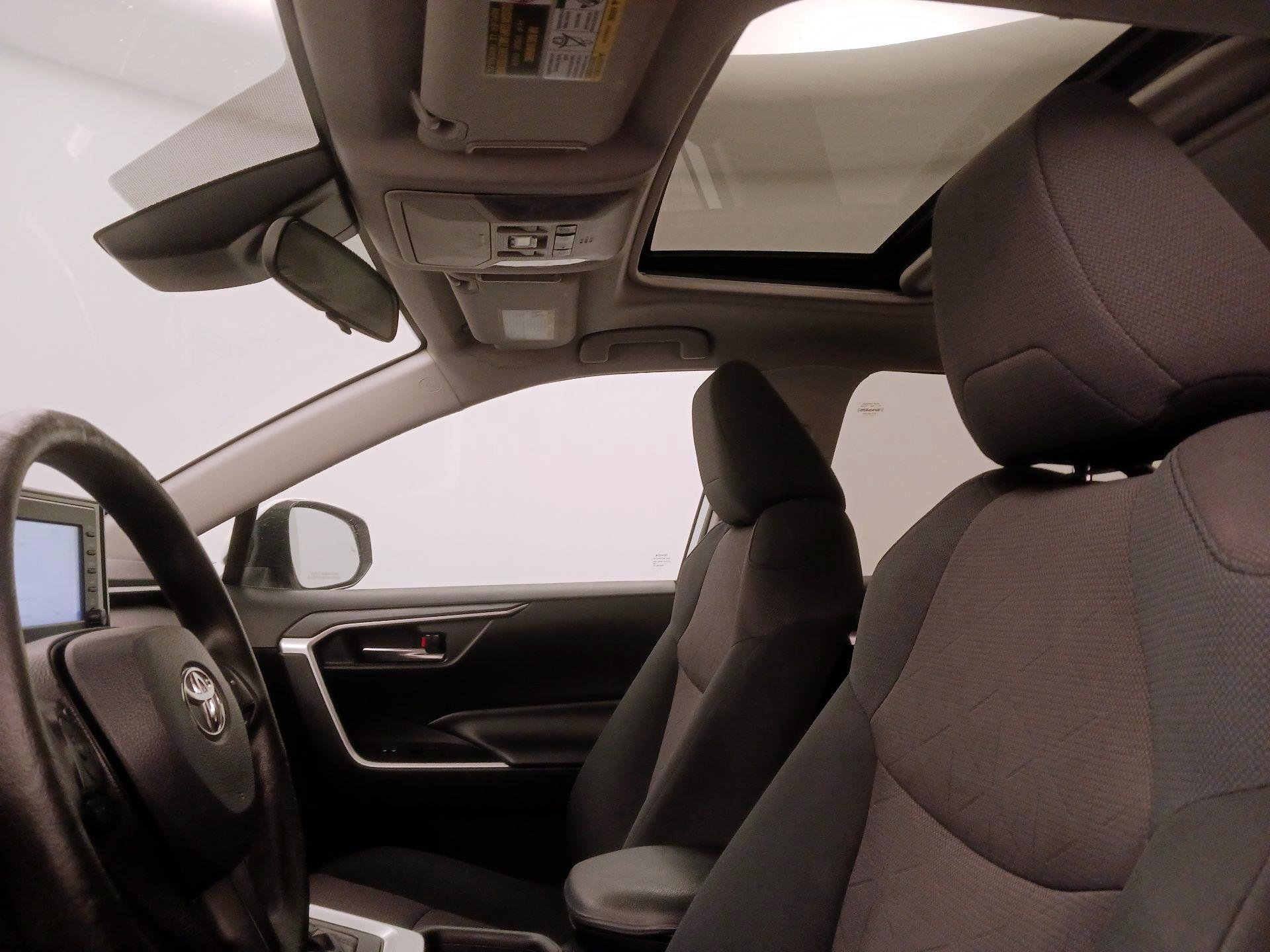 Thumbnail: 2019 Toyota RAV4 - 19