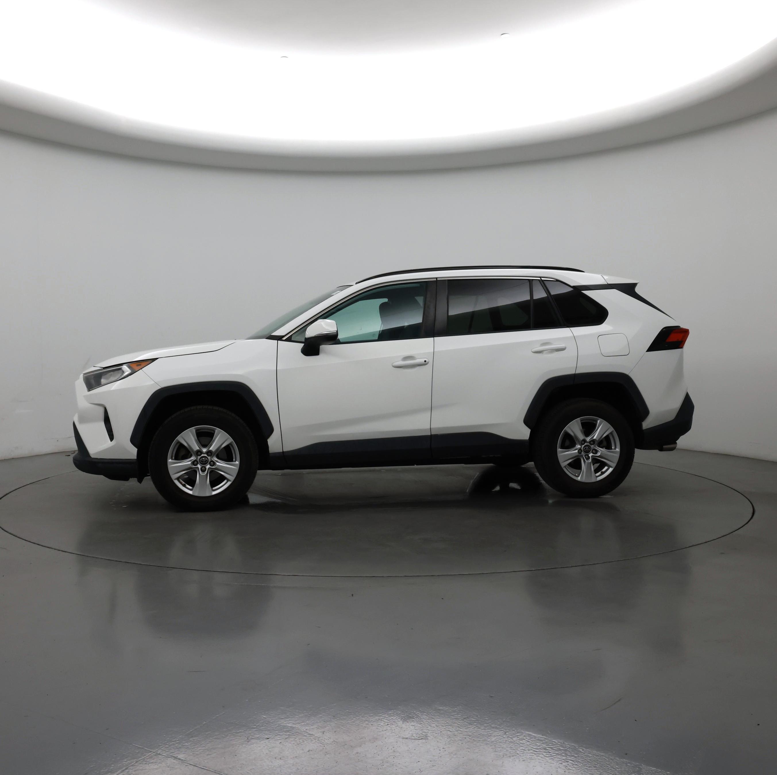 Thumbnail: 2019 Toyota RAV4 - 3