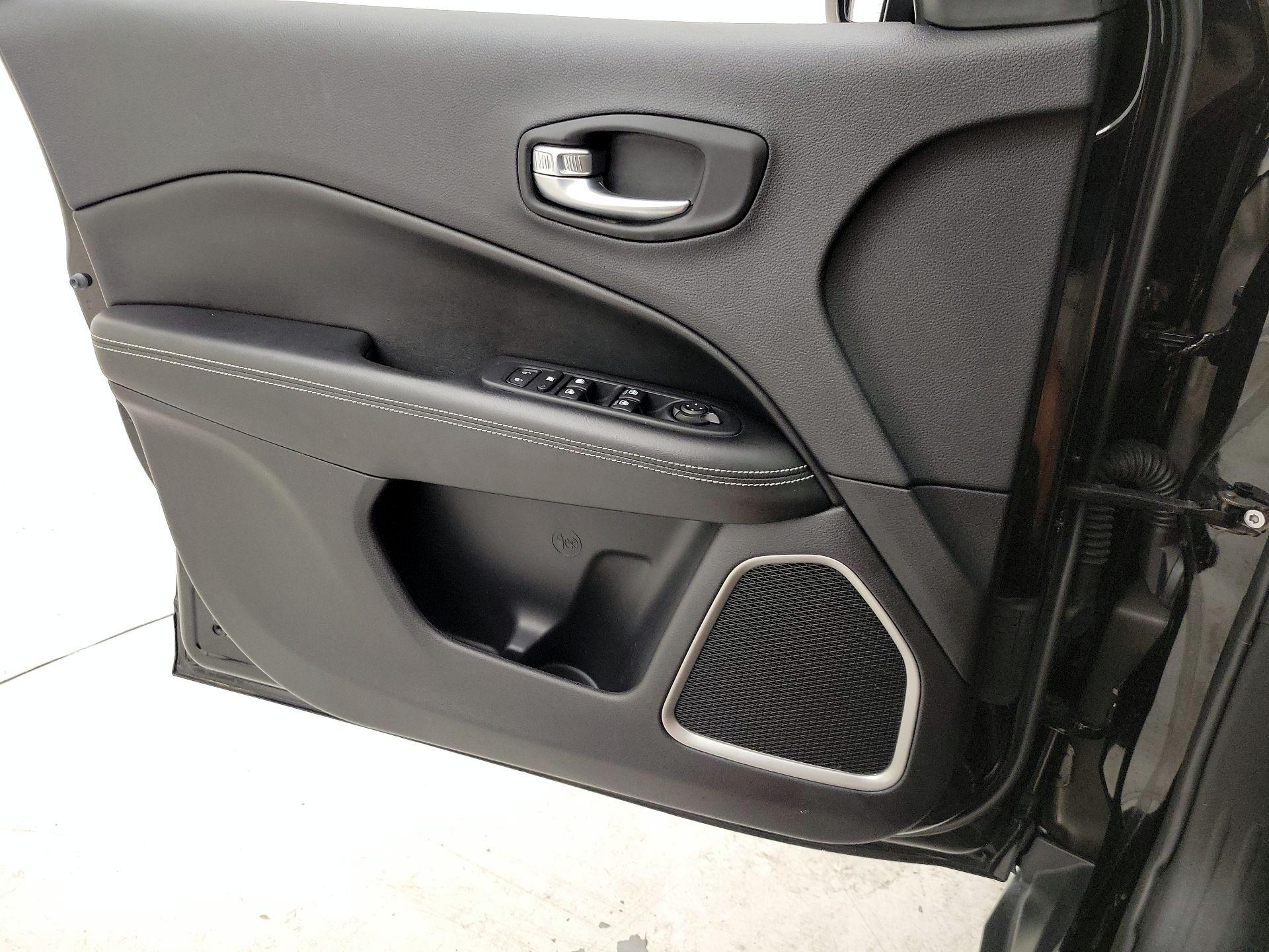 Thumbnail: 2021 Jeep Compass - 12