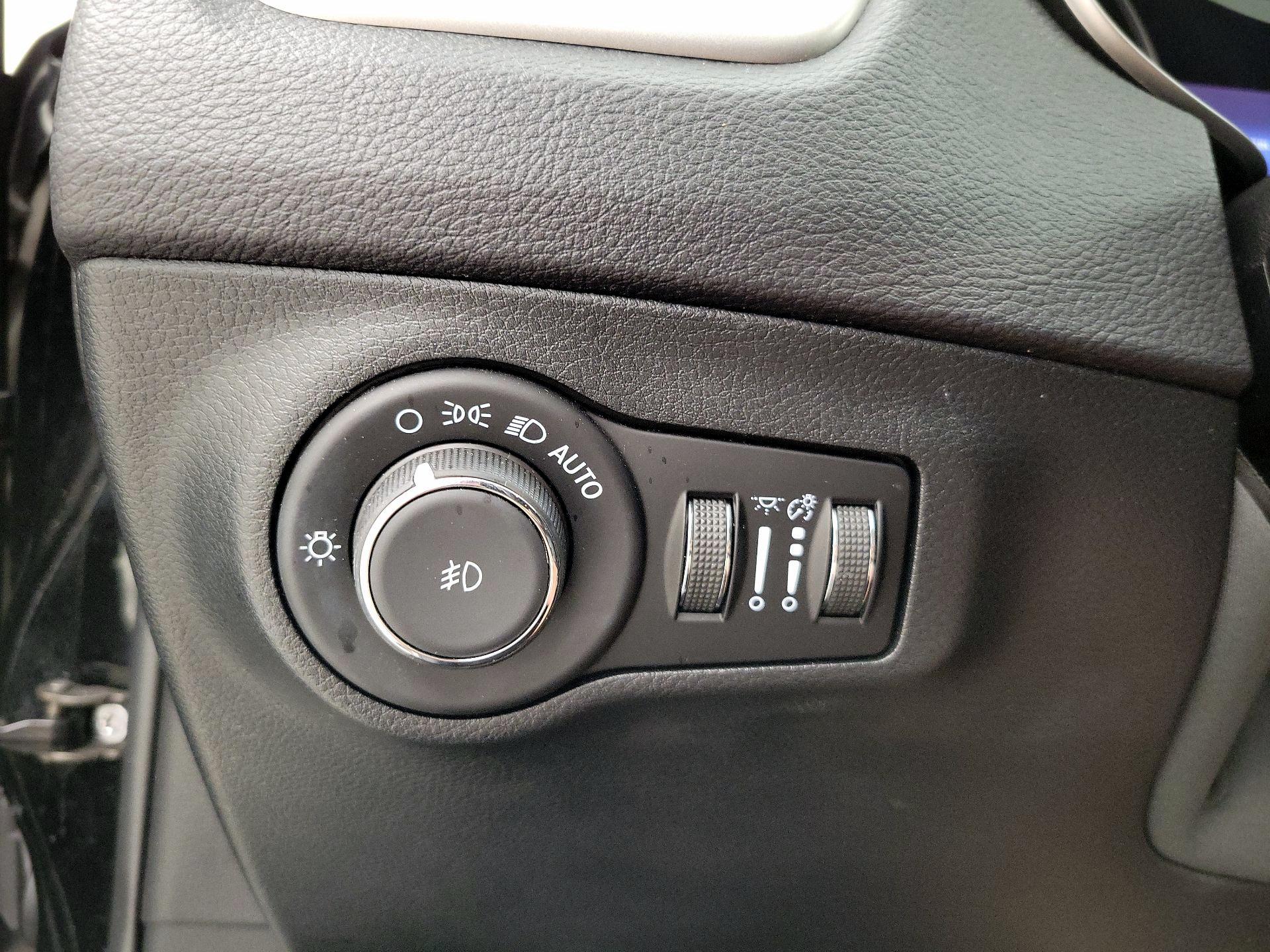 Thumbnail: 2021 Jeep Compass - 13