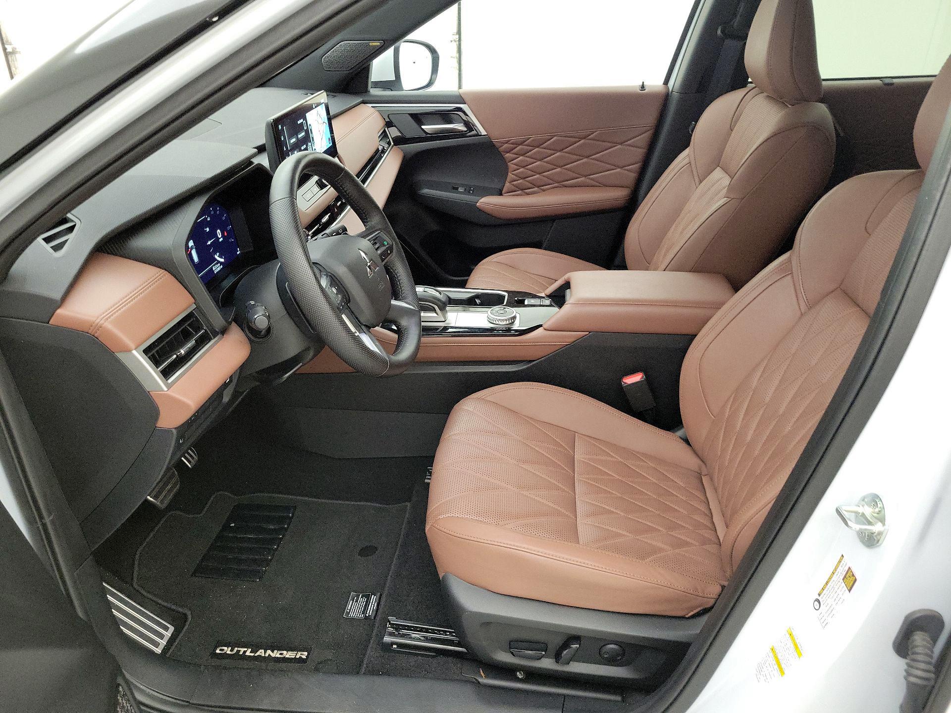 Thumbnail: 2025 Mitsubishi Outlander - 11