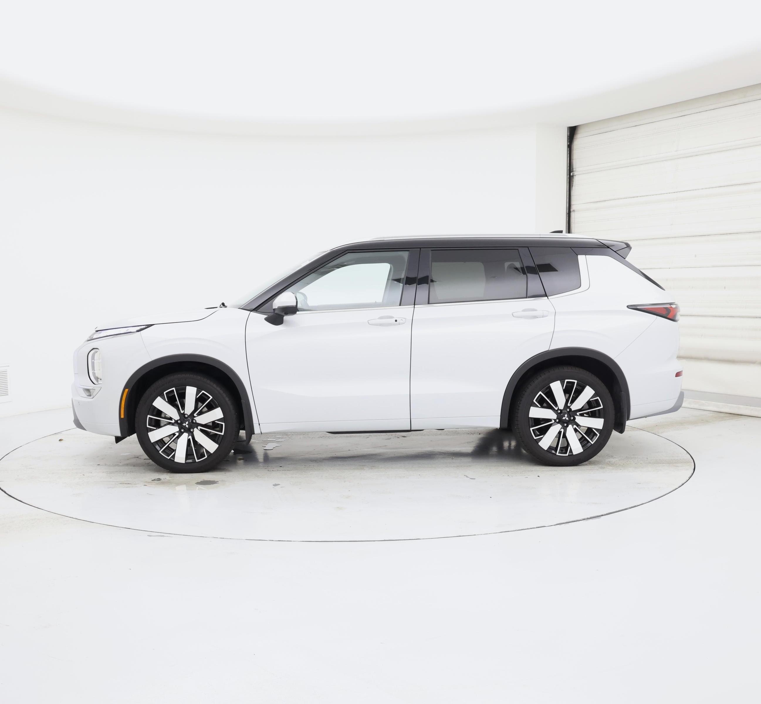 Thumbnail: 2025 Mitsubishi Outlander - 3