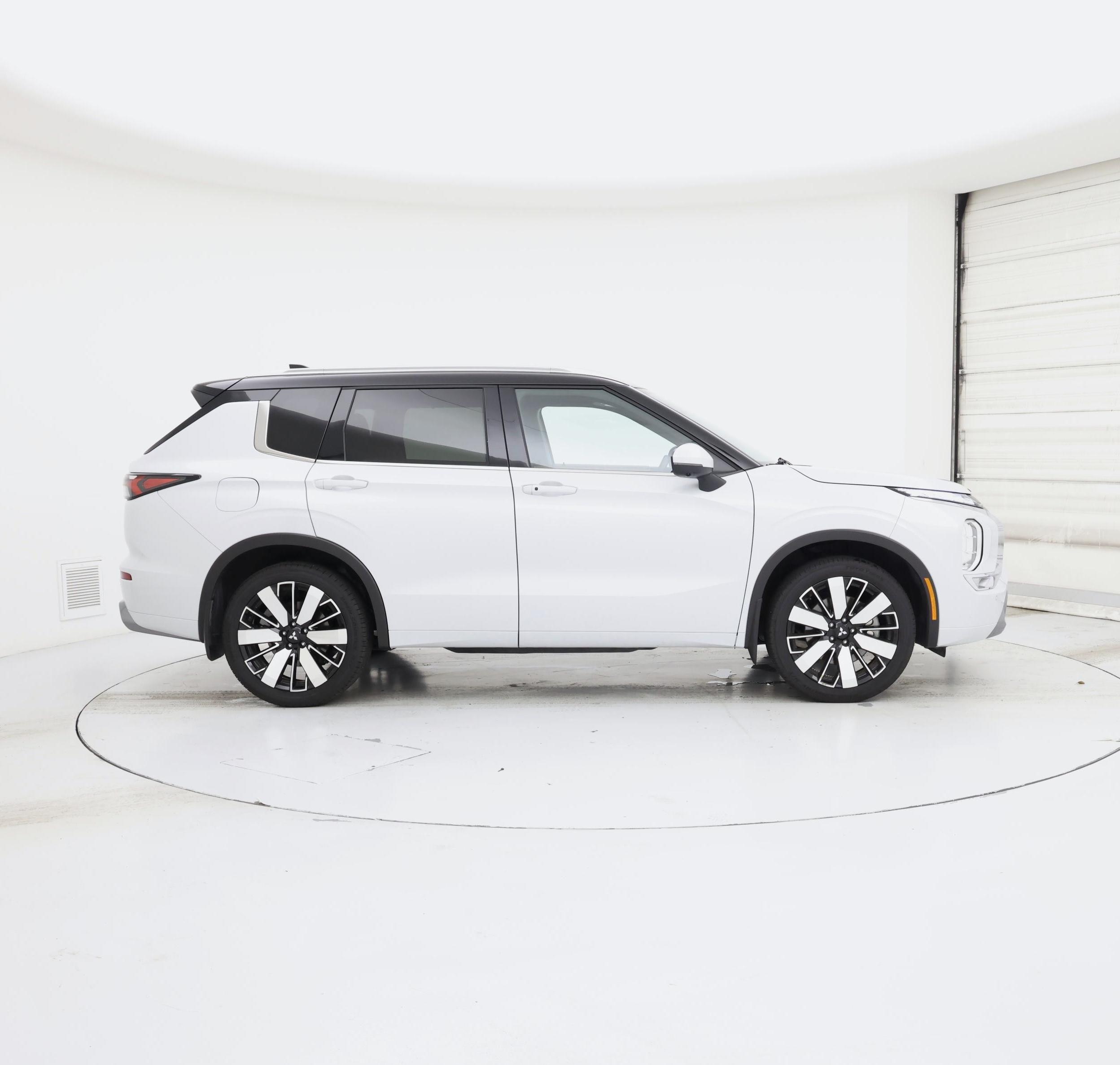 Thumbnail: 2025 Mitsubishi Outlander - 7