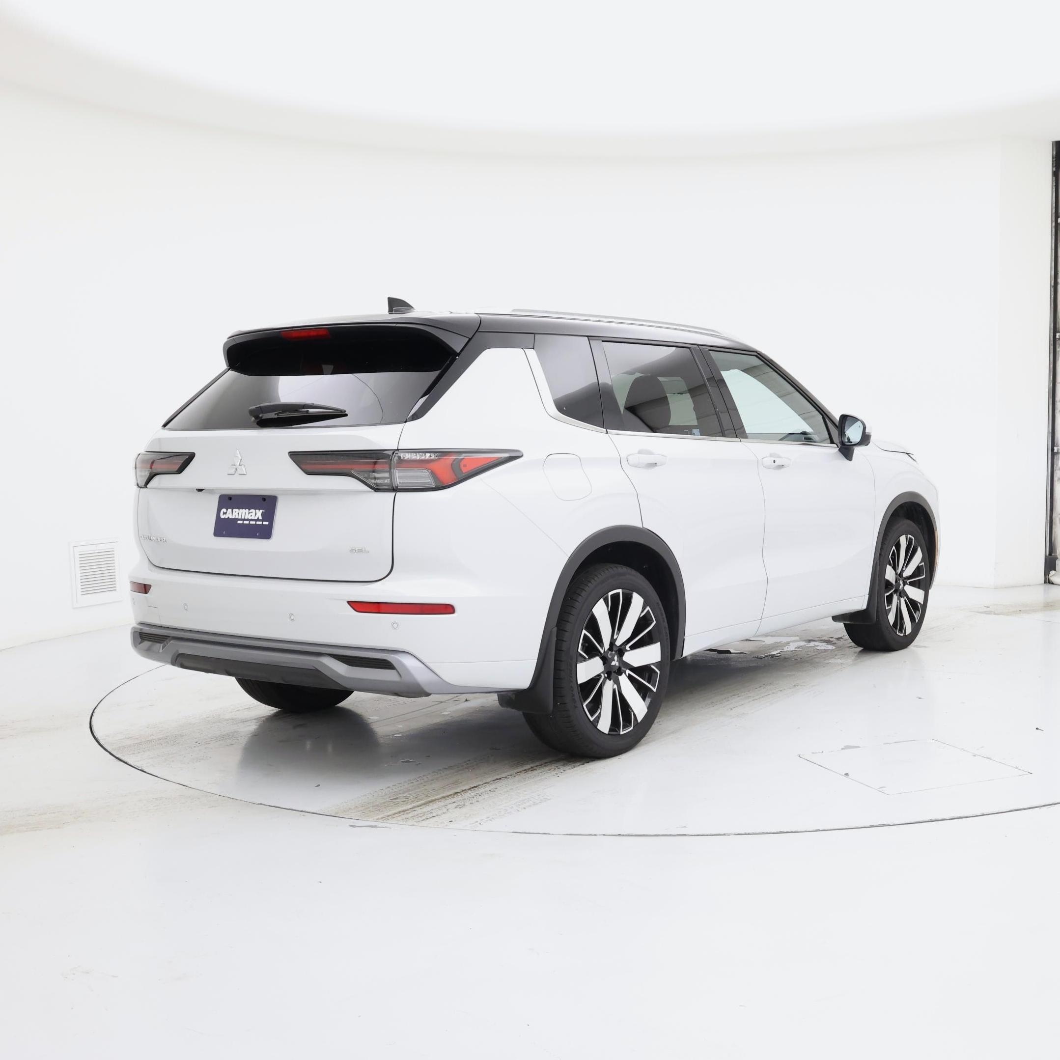 Thumbnail: 2025 Mitsubishi Outlander - 8
