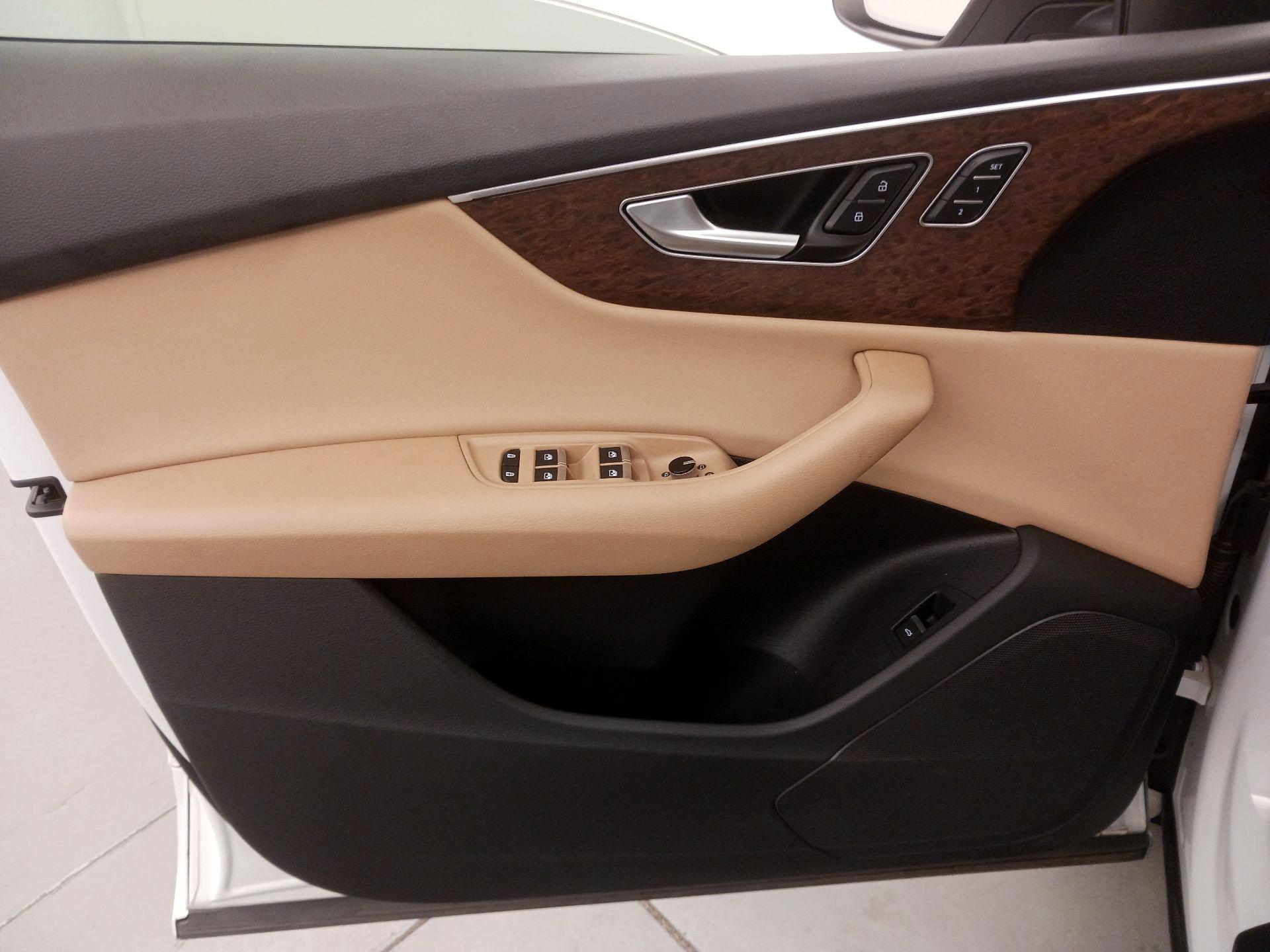 Thumbnail: 2020 Audi Q8 - 12