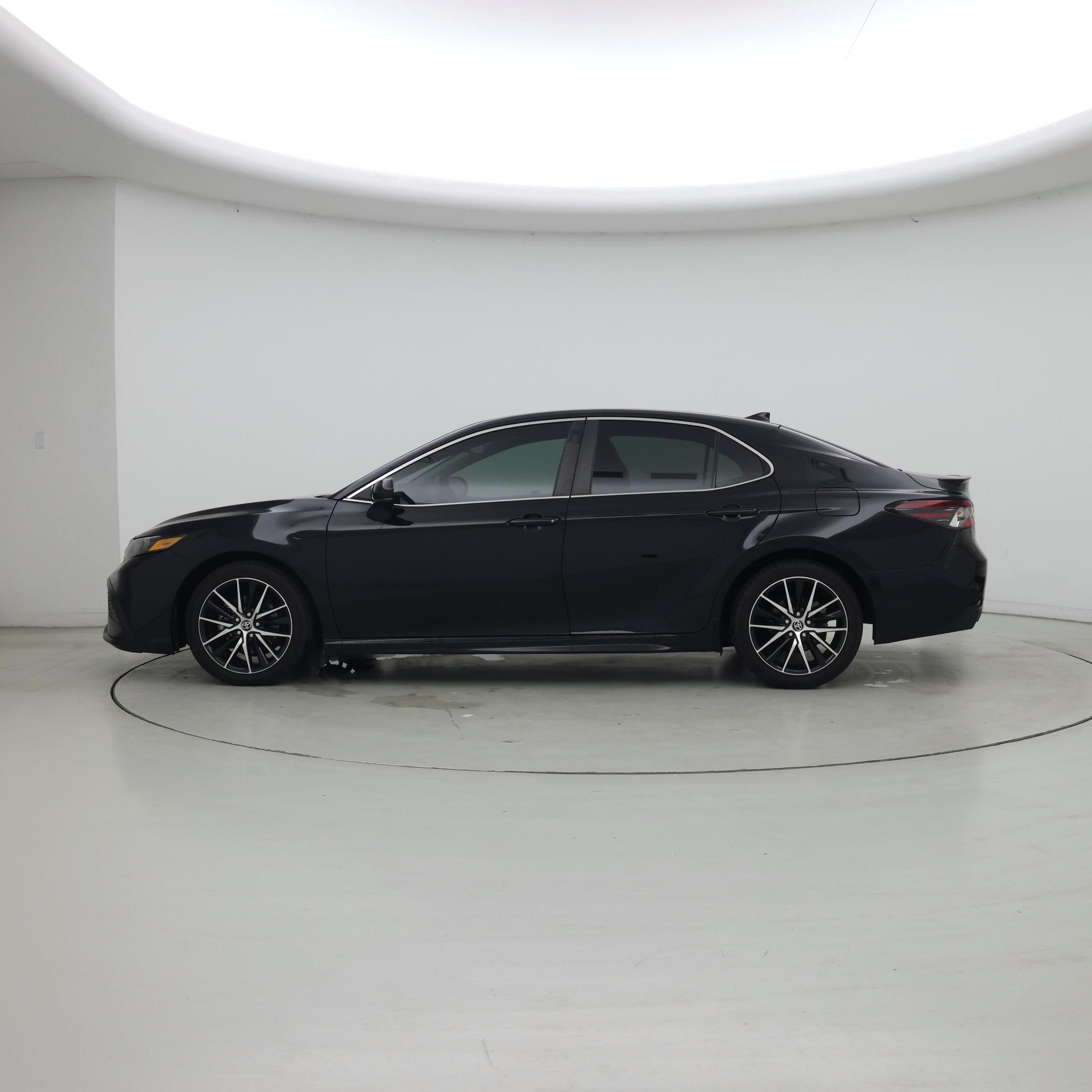 Thumbnail: 2021 Toyota Camry - 3