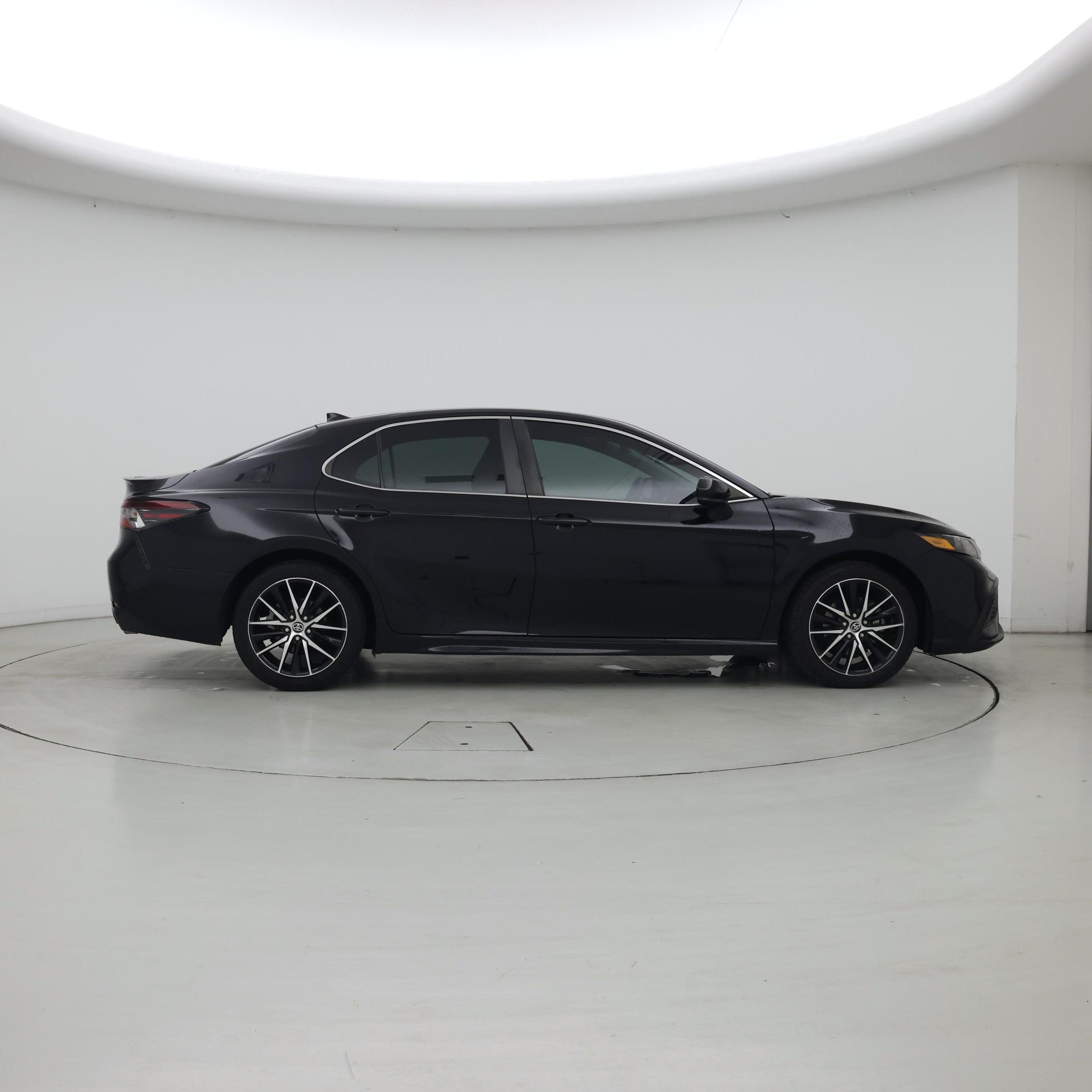 Thumbnail: 2021 Toyota Camry - 7