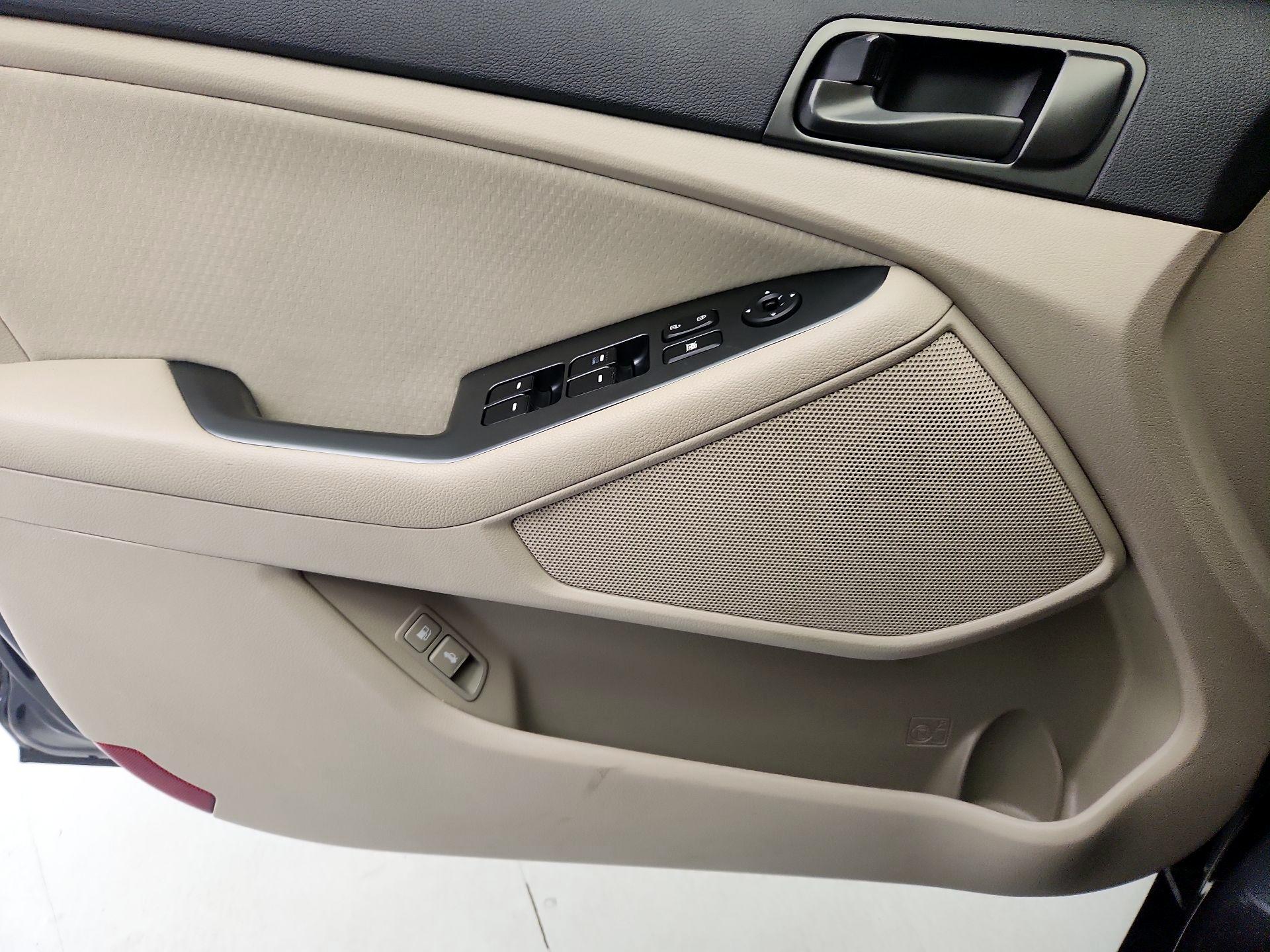 Thumbnail: 2015 Kia Optima - 12