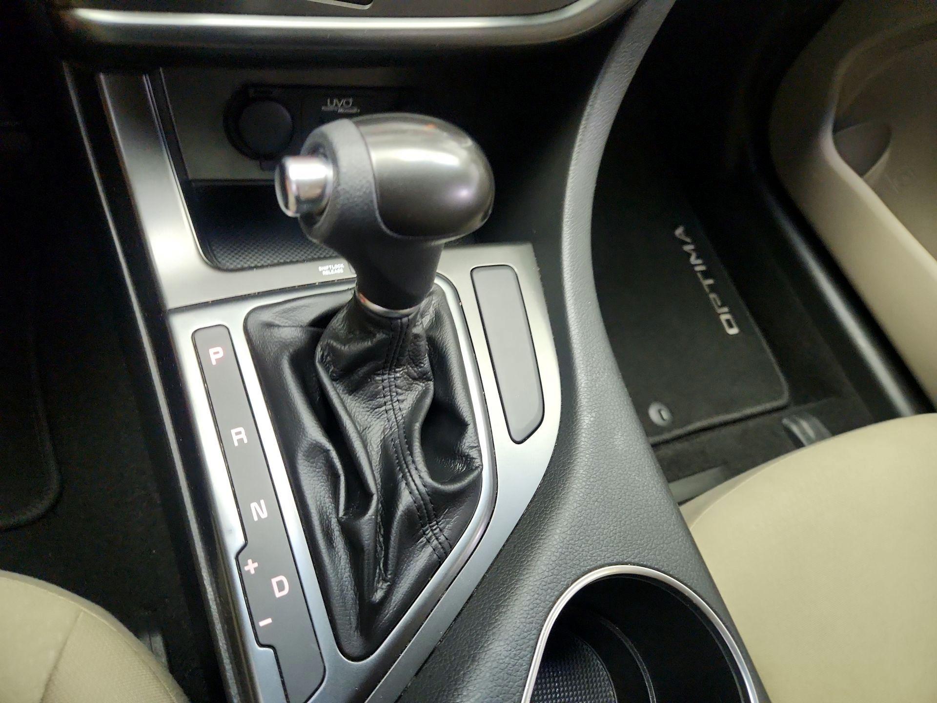 Thumbnail: 2015 Kia Optima - 17