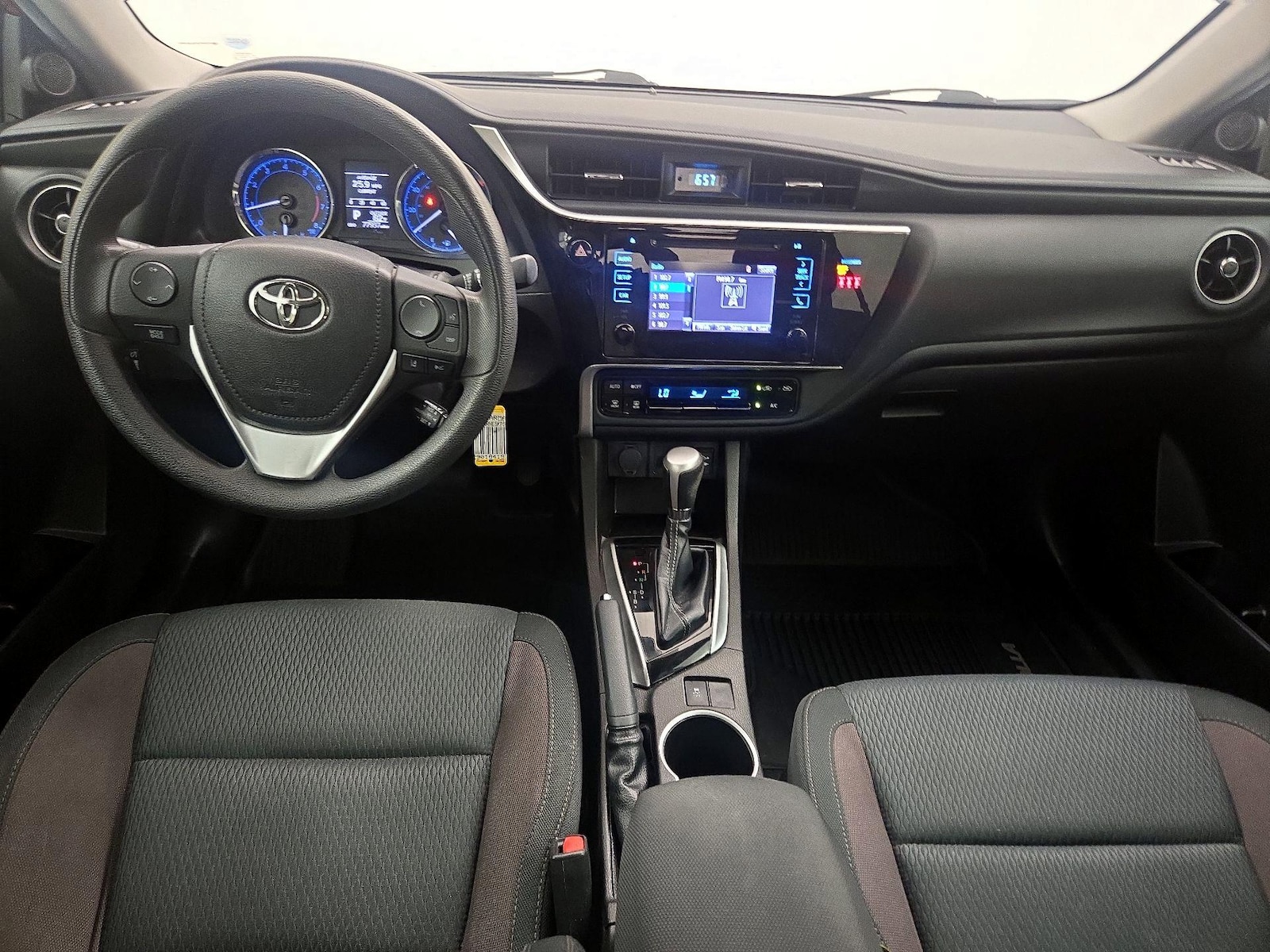 2019 Toyota Corolla LE - Photo 10