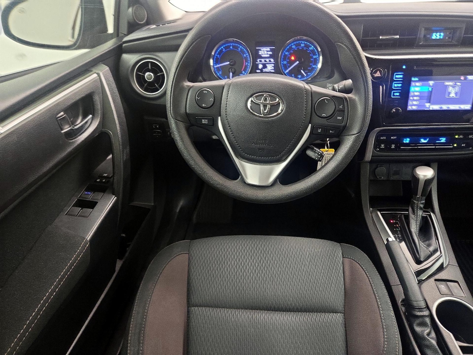 2019 Toyota Corolla LE - Photo 11