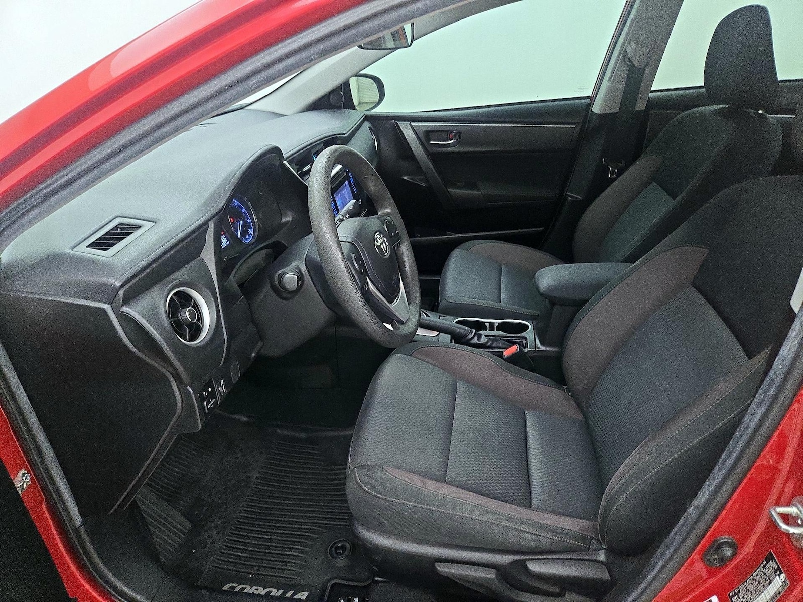 2019 Toyota Corolla LE - Photo 12