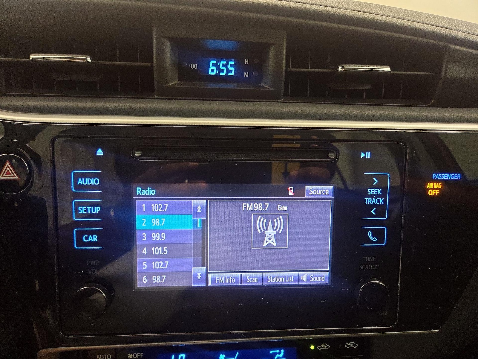 2019 Toyota Corolla LE - Photo 16