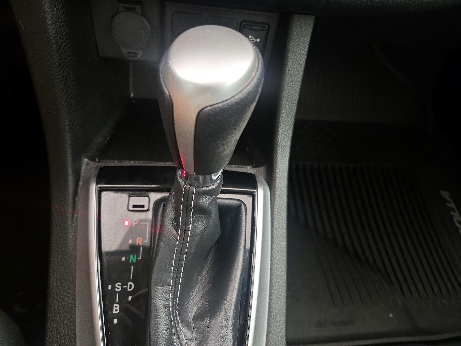 2019 Toyota Corolla LE - Photo 18