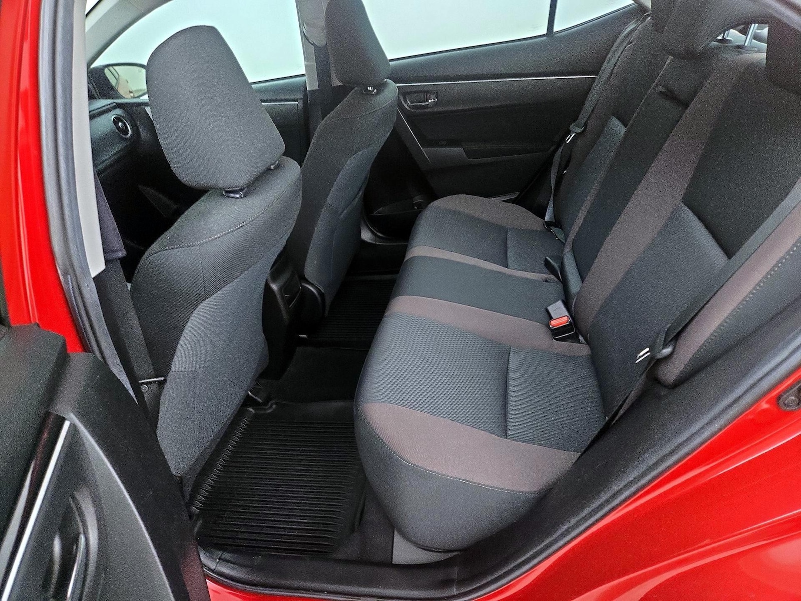 2019 Toyota Corolla LE - Photo 20
