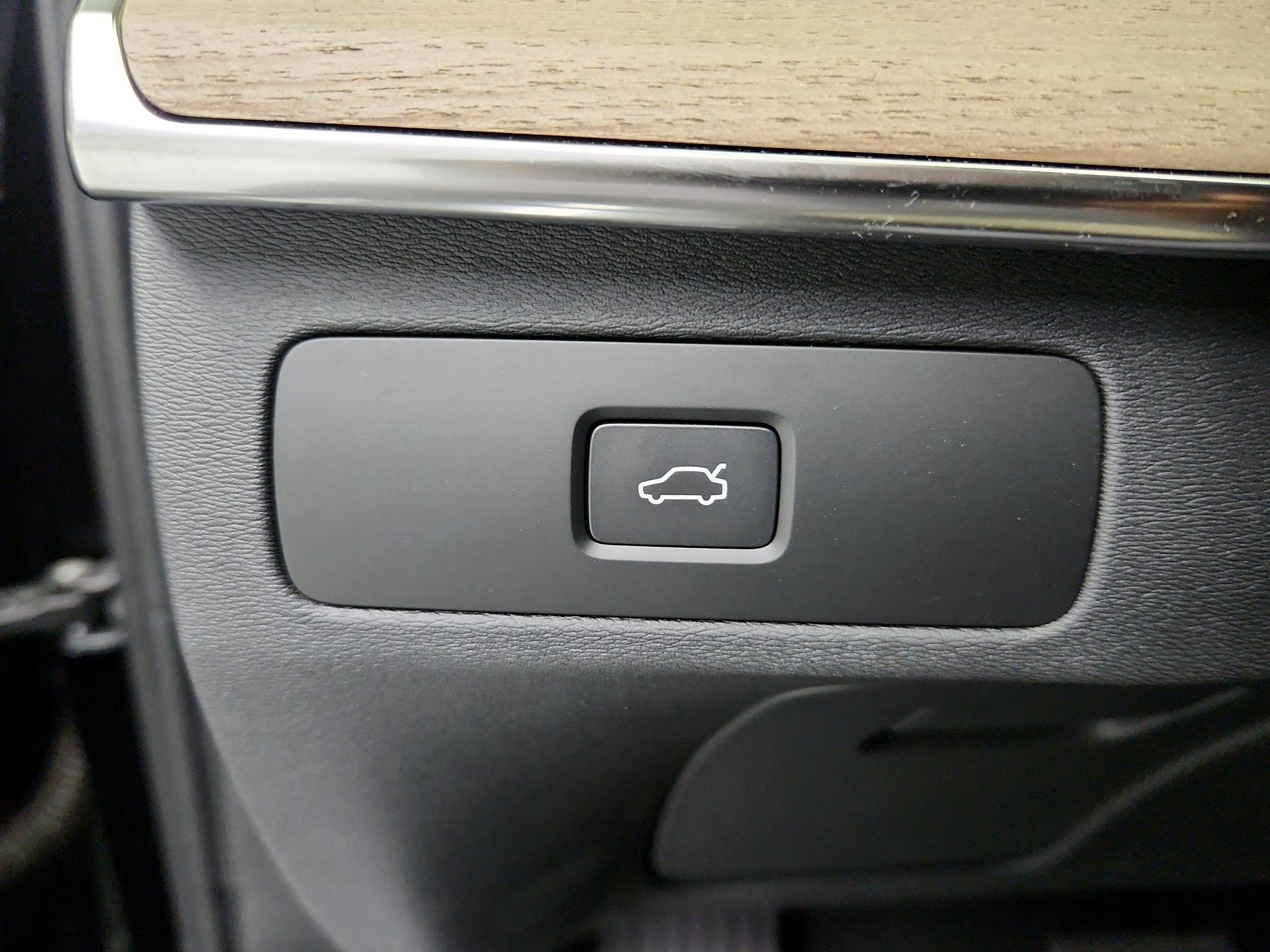 Thumbnail: 2025 Volvo XC90 - 13