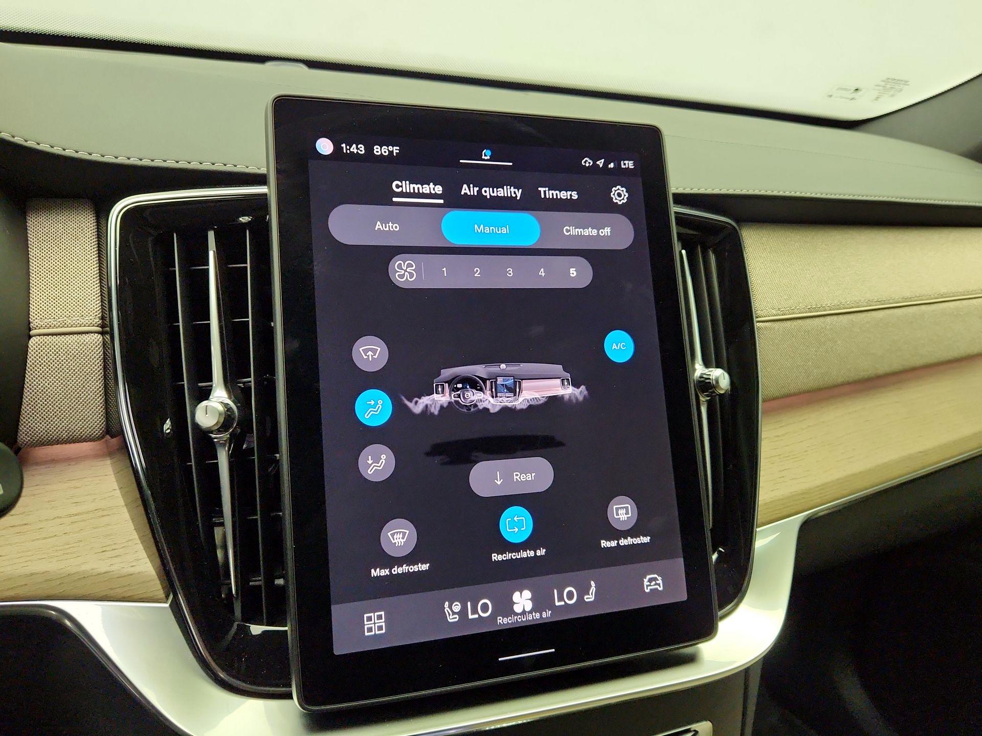 Thumbnail: 2025 Volvo XC90 - 17