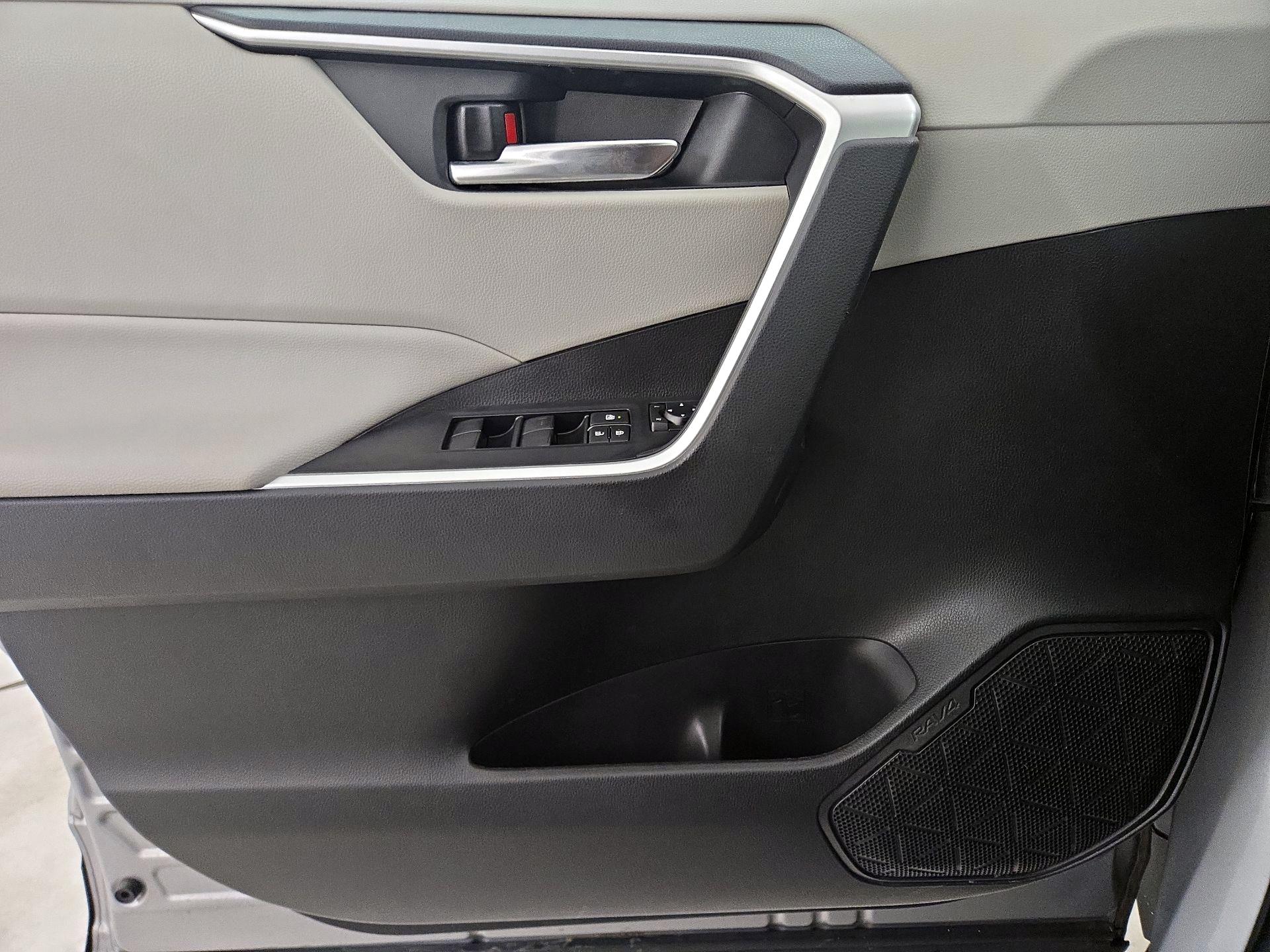Thumbnail: 2021 Toyota RAV4 - 12