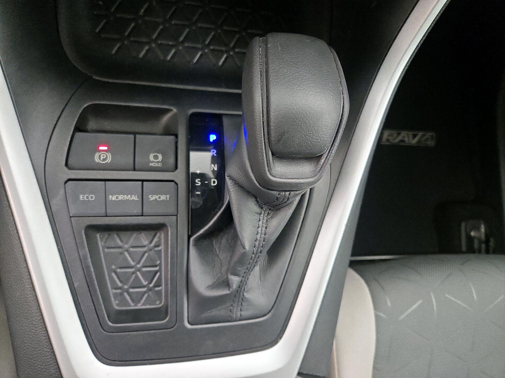 Thumbnail: 2021 Toyota RAV4 - 17