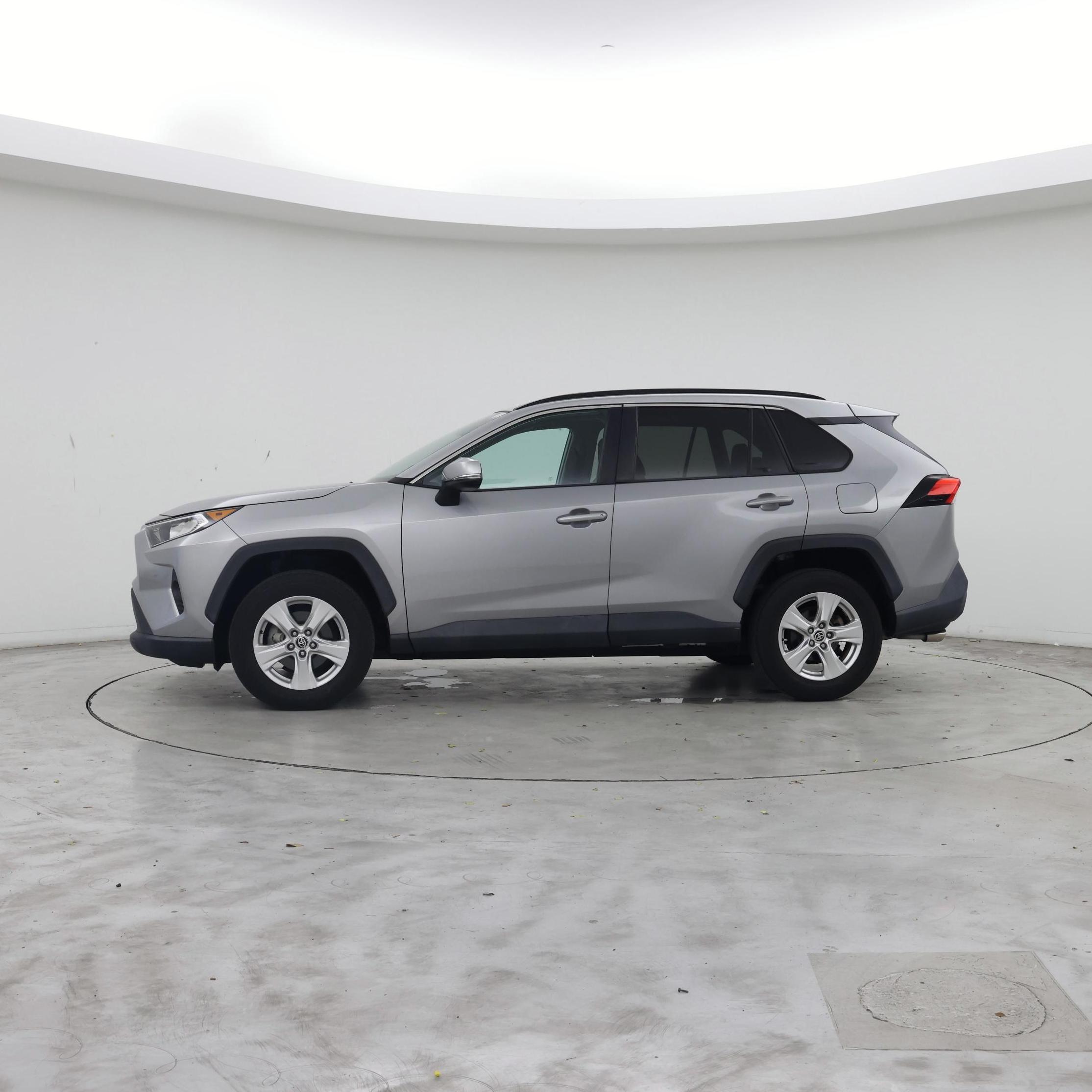 Thumbnail: 2021 Toyota RAV4 - 3