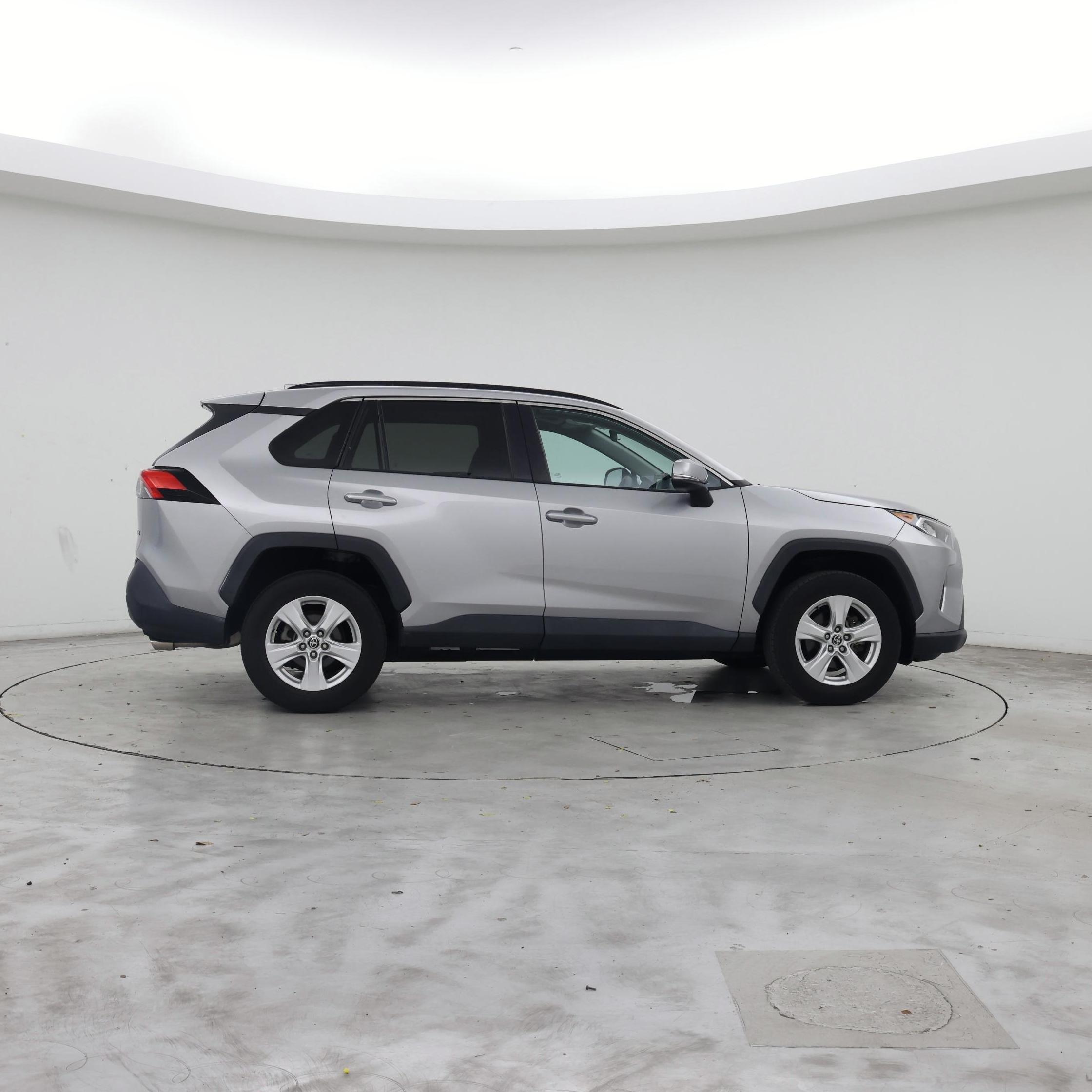 Thumbnail: 2021 Toyota RAV4 - 7